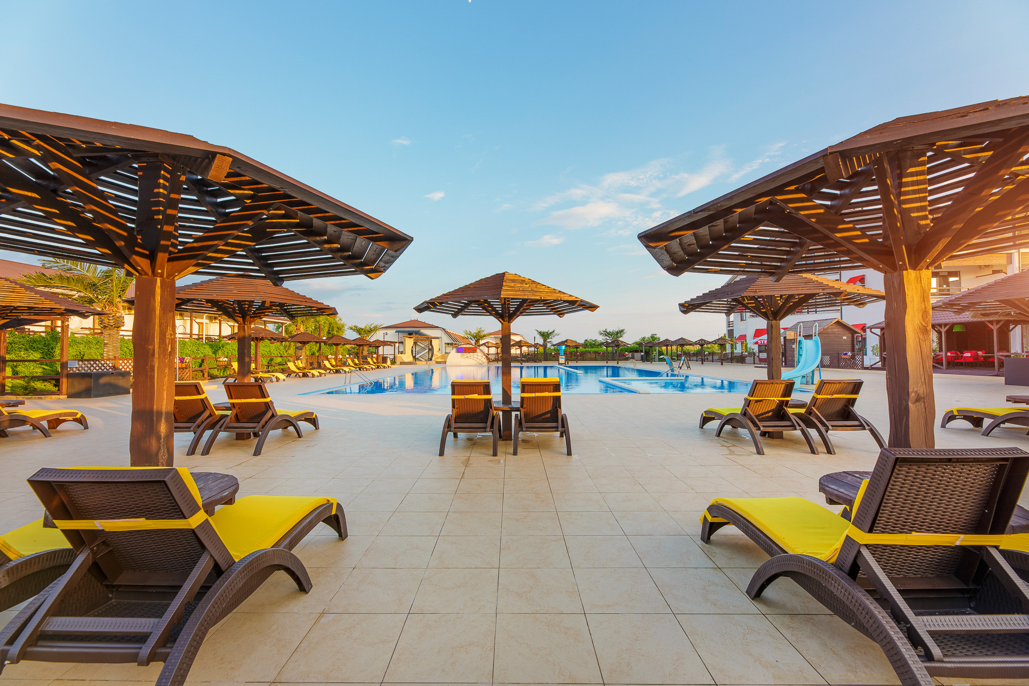 Renatphoto-Экстерьерная фотосессия территории отеля. Профессиональная фотосъёмка интерьеров, предметная фотосессия еды для меню г. Анапа