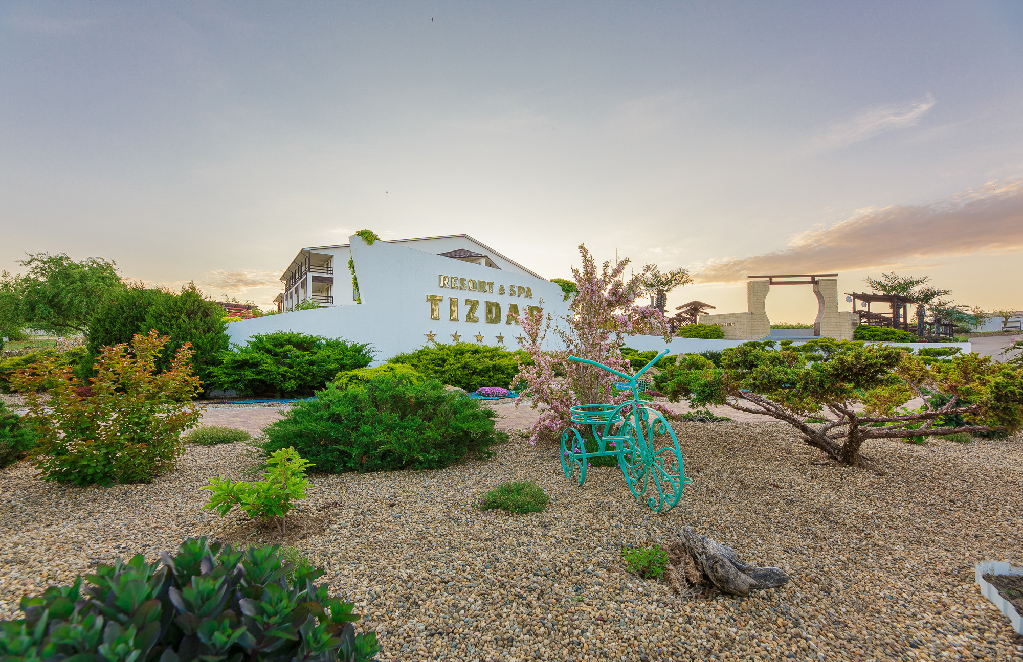 Renatphoto-Экстерьерная фотосессия территории отеля. Профессиональная фотосъёмка интерьеров, предметная фотосессия еды для меню г. Анапа