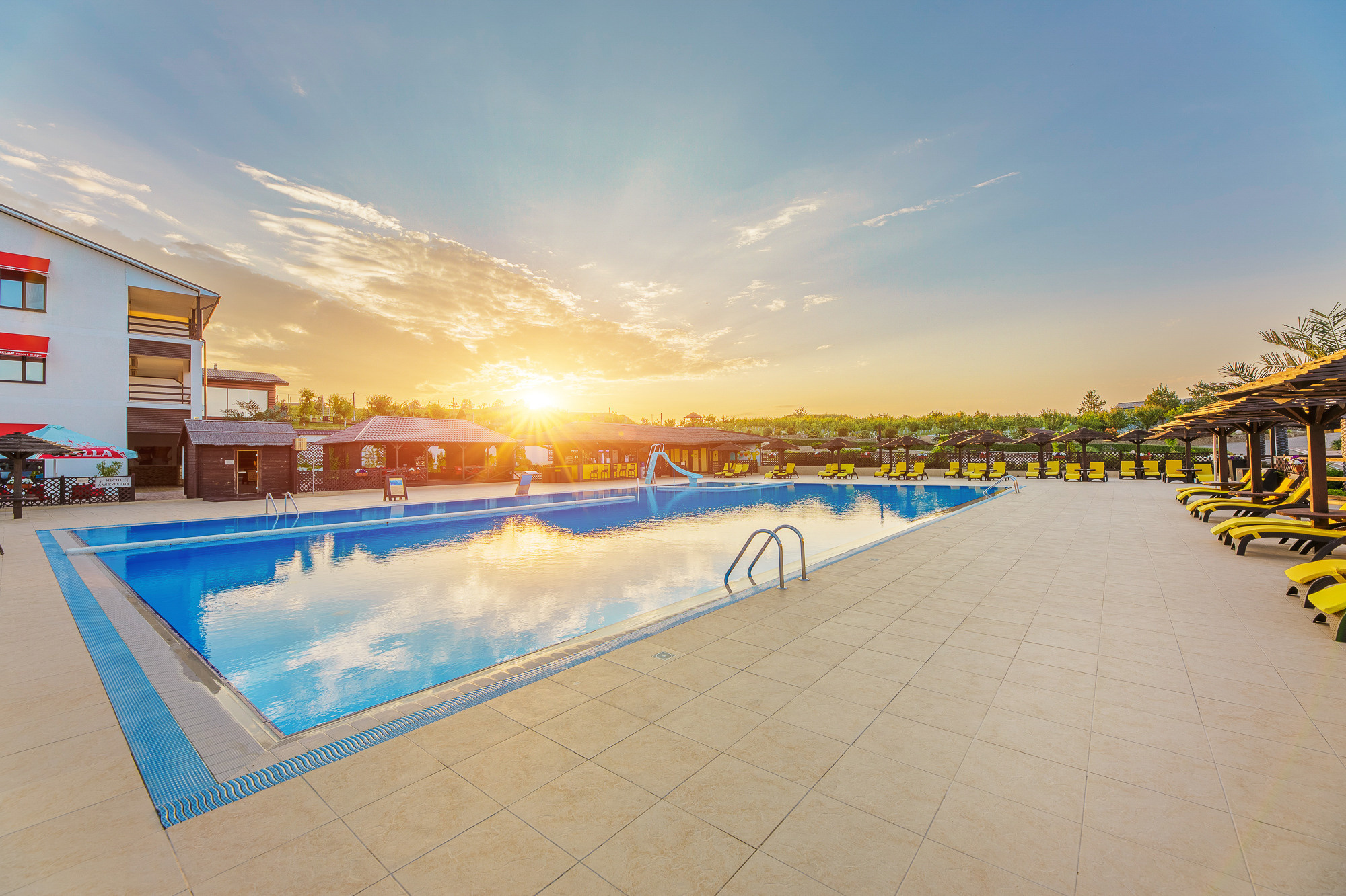 Renatphoto-Экстерьерная фотосессия территории отеля. Профессиональная фотосъёмка интерьеров, предметная фотосессия еды для меню г. Анапа