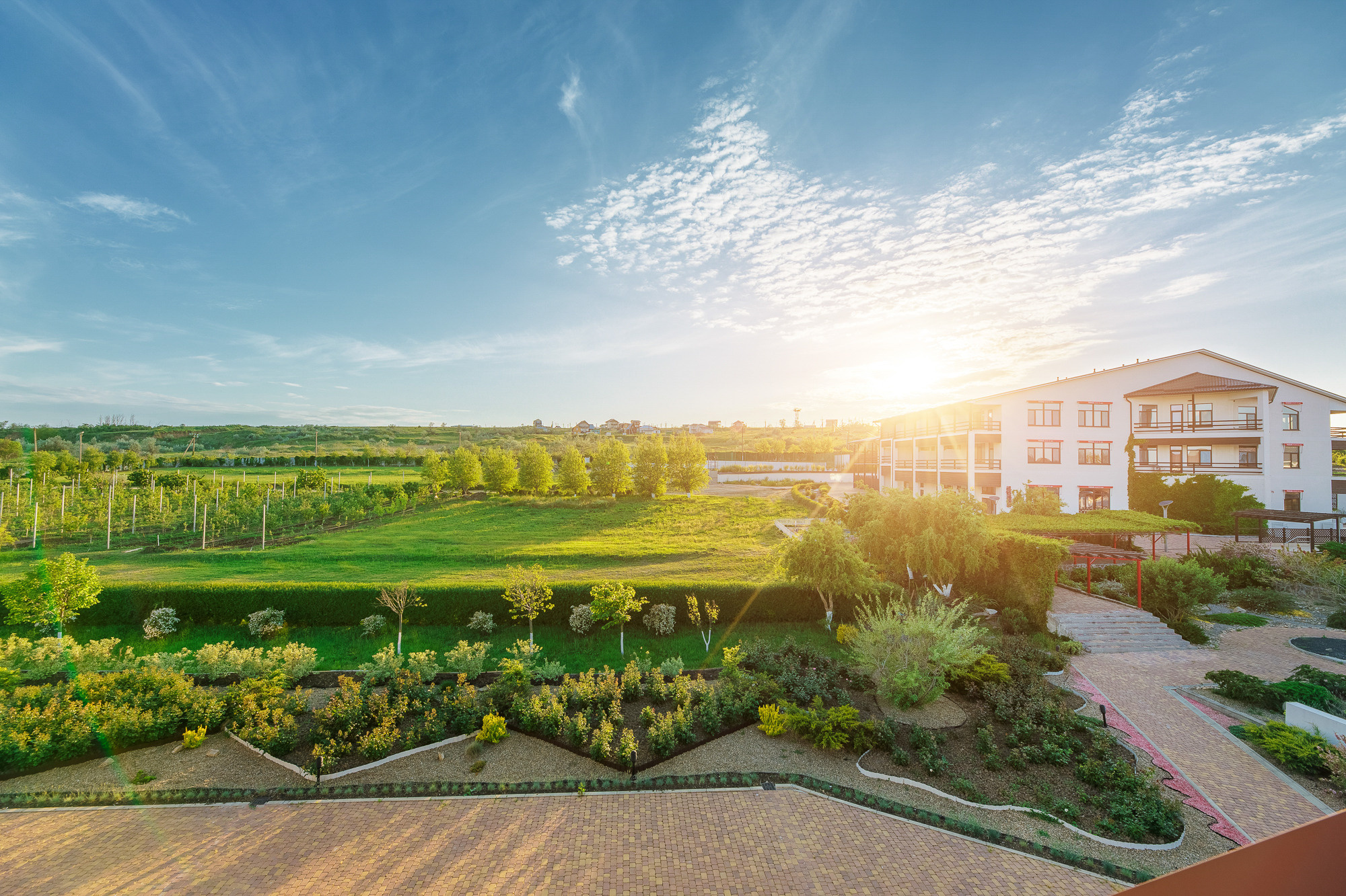 Renatphoto-Экстерьерная фотосессия территории отеля. Профессиональная фотосъёмка интерьеров, предметная фотосессия еды для меню г. Анапа