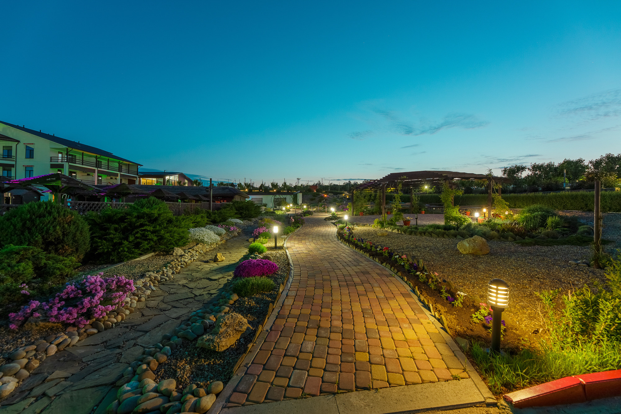 Renatphoto-Экстерьерная фотосессия территории отеля. Профессиональная фотосъёмка интерьеров, предметная фотосессия еды для меню г. Анапа