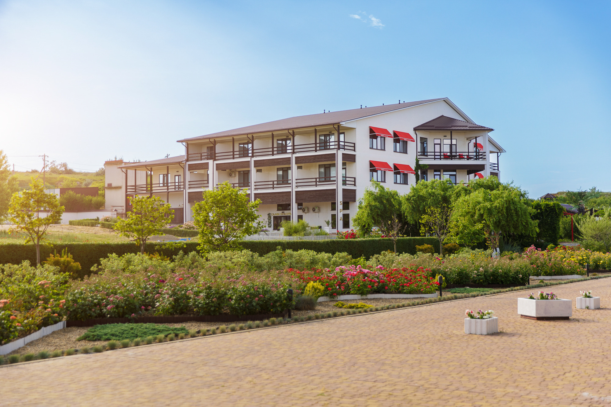 Renatphoto-Экстерьерная фотосессия территории отеля. Профессиональная фотосъёмка интерьеров, предметная фотосессия еды для меню г. Анапа