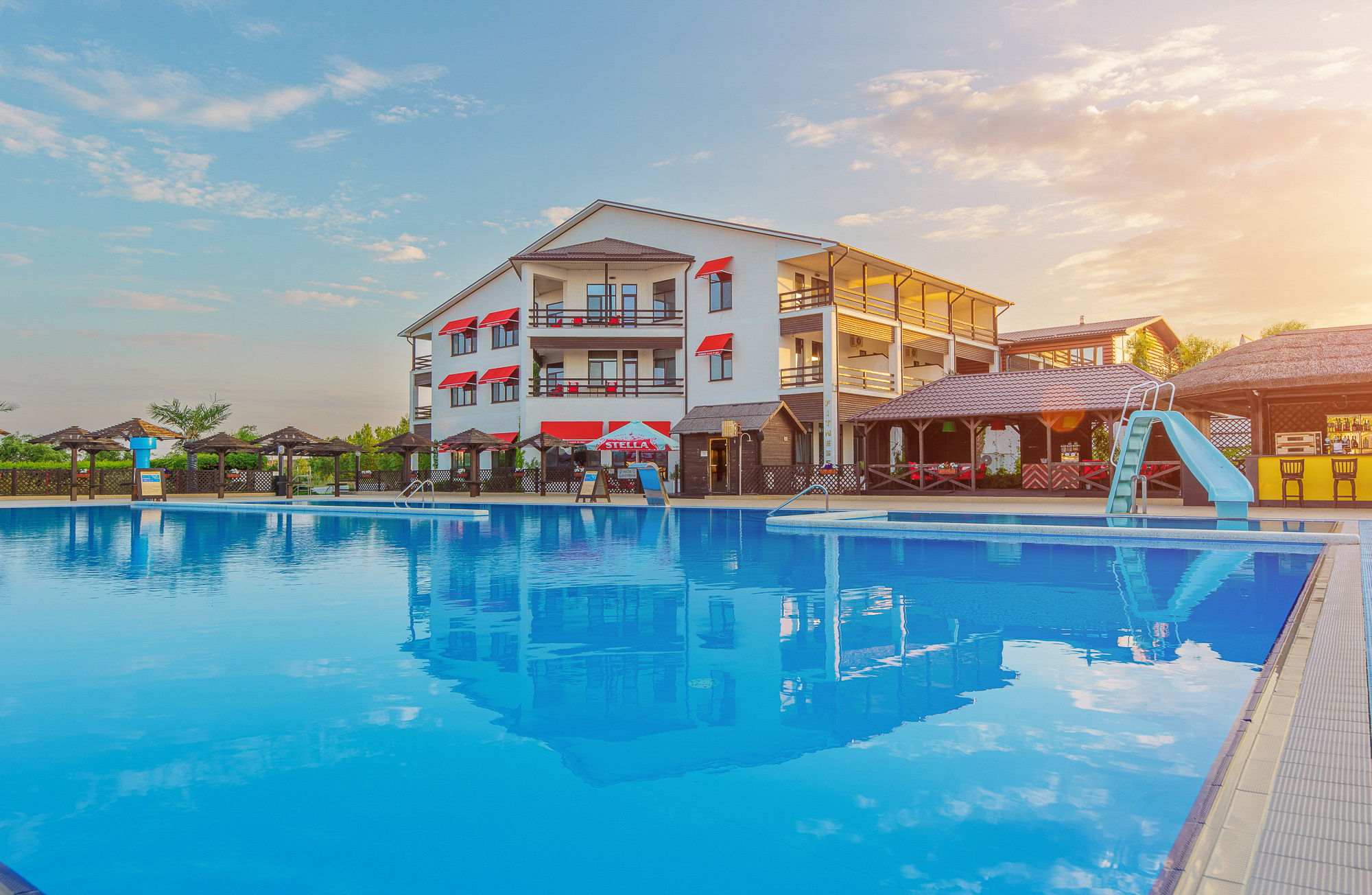 Renatphoto-Экстерьерная фотосессия территории отеля. Профессиональная фотосъёмка интерьеров, предметная фотосессия еды для меню г. Анапа