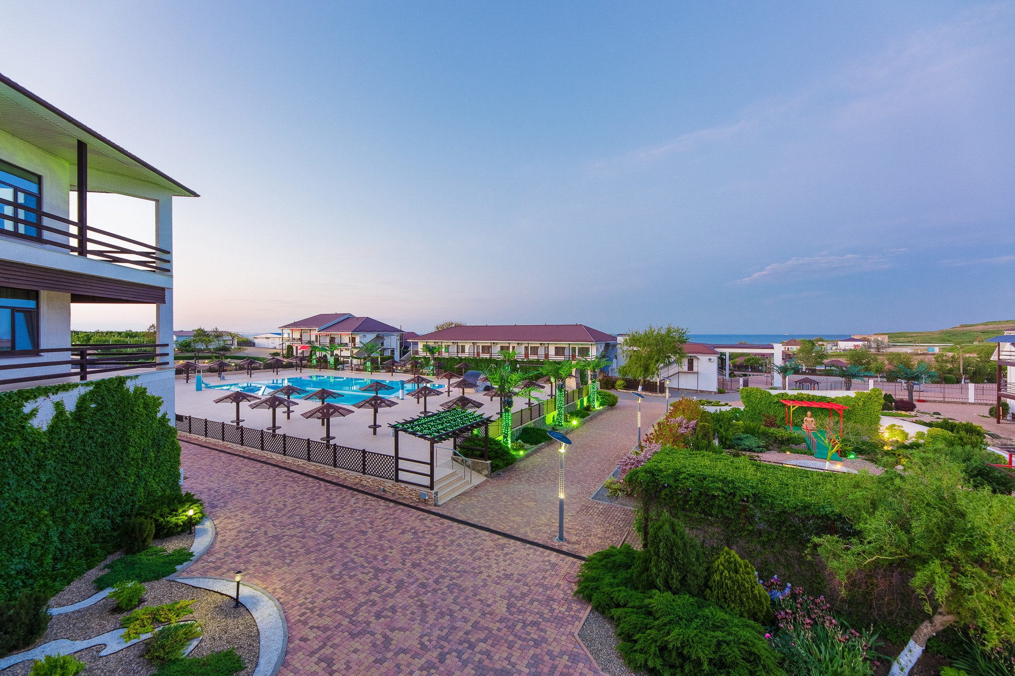 Renatphoto-Экстерьерная фотосессия территории отеля. Профессиональная фотосъёмка интерьеров, предметная фотосессия еды для меню г. Анапа