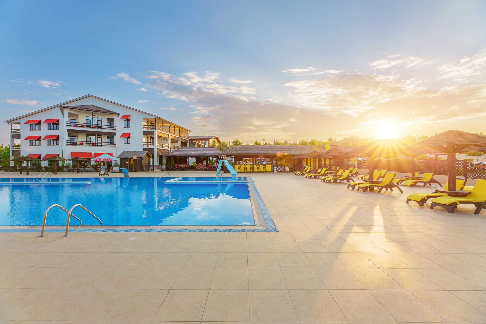 Renatphoto-Экстерьерная фотосессия территории отеля. Профессиональная фотосъёмка интерьеров, предметная фотосессия еды для меню г. Анапа