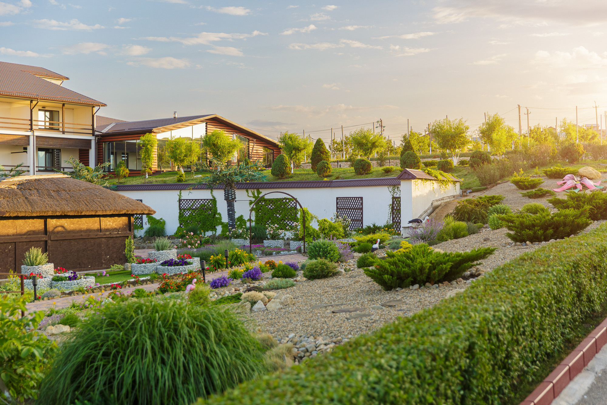 Renatphoto-Экстерьерная фотосессия территории отеля. Профессиональная фотосъёмка интерьеров, предметная фотосессия еды для меню г. Анапа