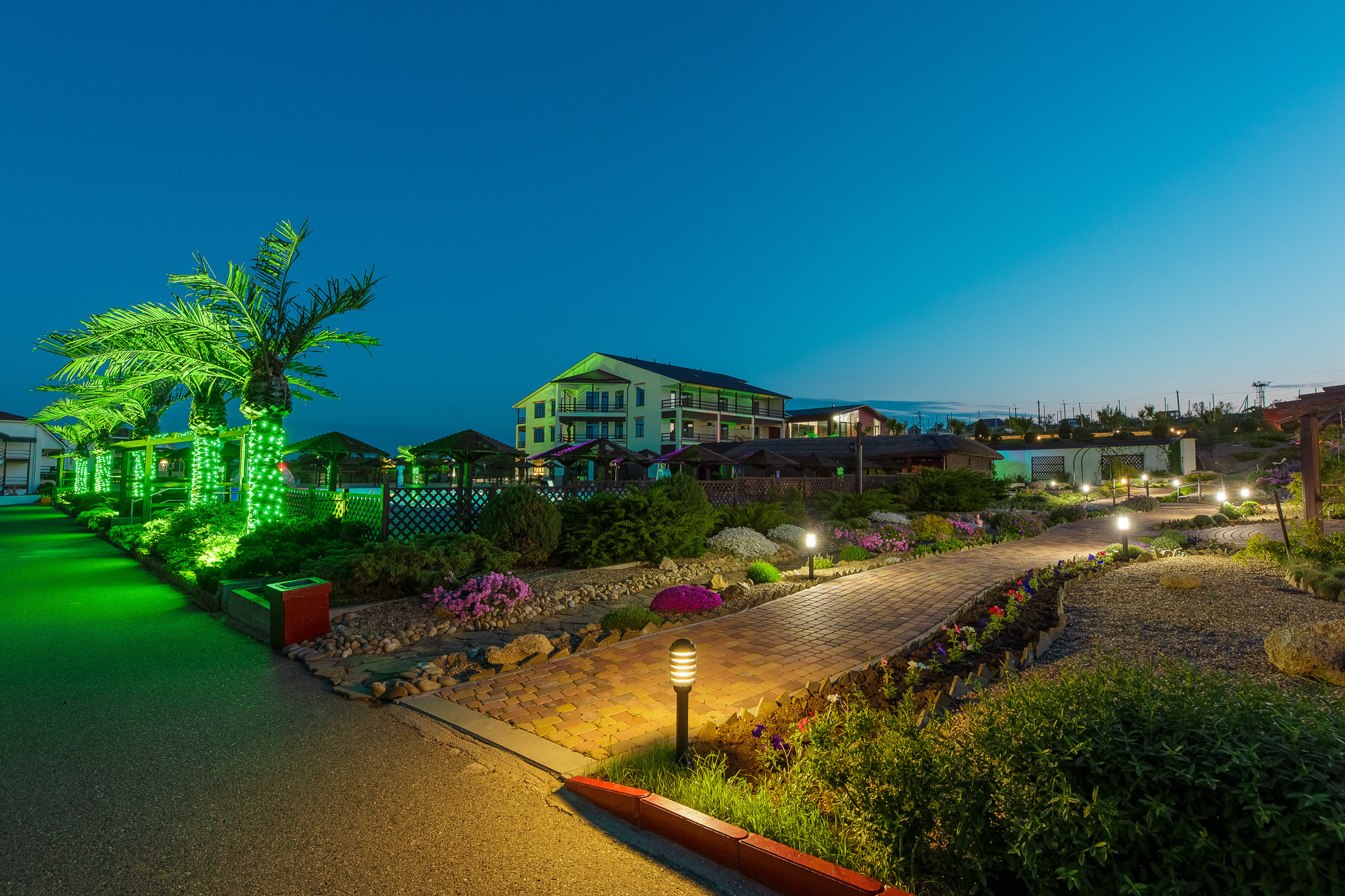 Renatphoto-Экстерьерная фотосессия территории отеля. Профессиональная фотосъёмка интерьеров, предметная фотосессия еды для меню г. Анапа