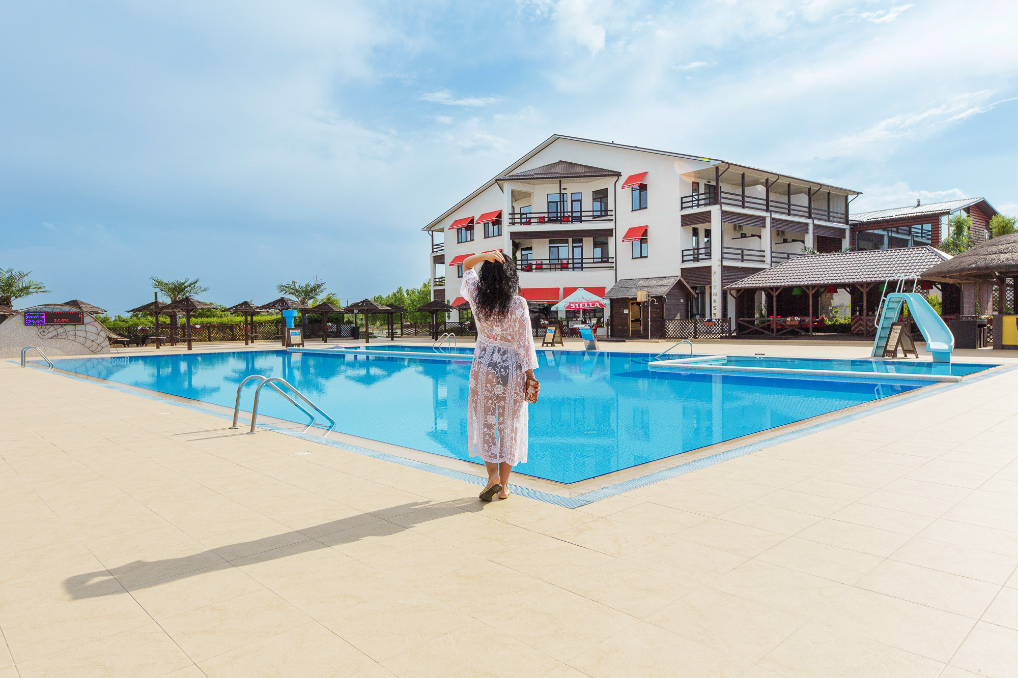 Renatphoto-Экстерьерная фотосессия территории отеля. Профессиональная фотосъёмка интерьеров, предметная фотосессия еды для меню г. Анапа