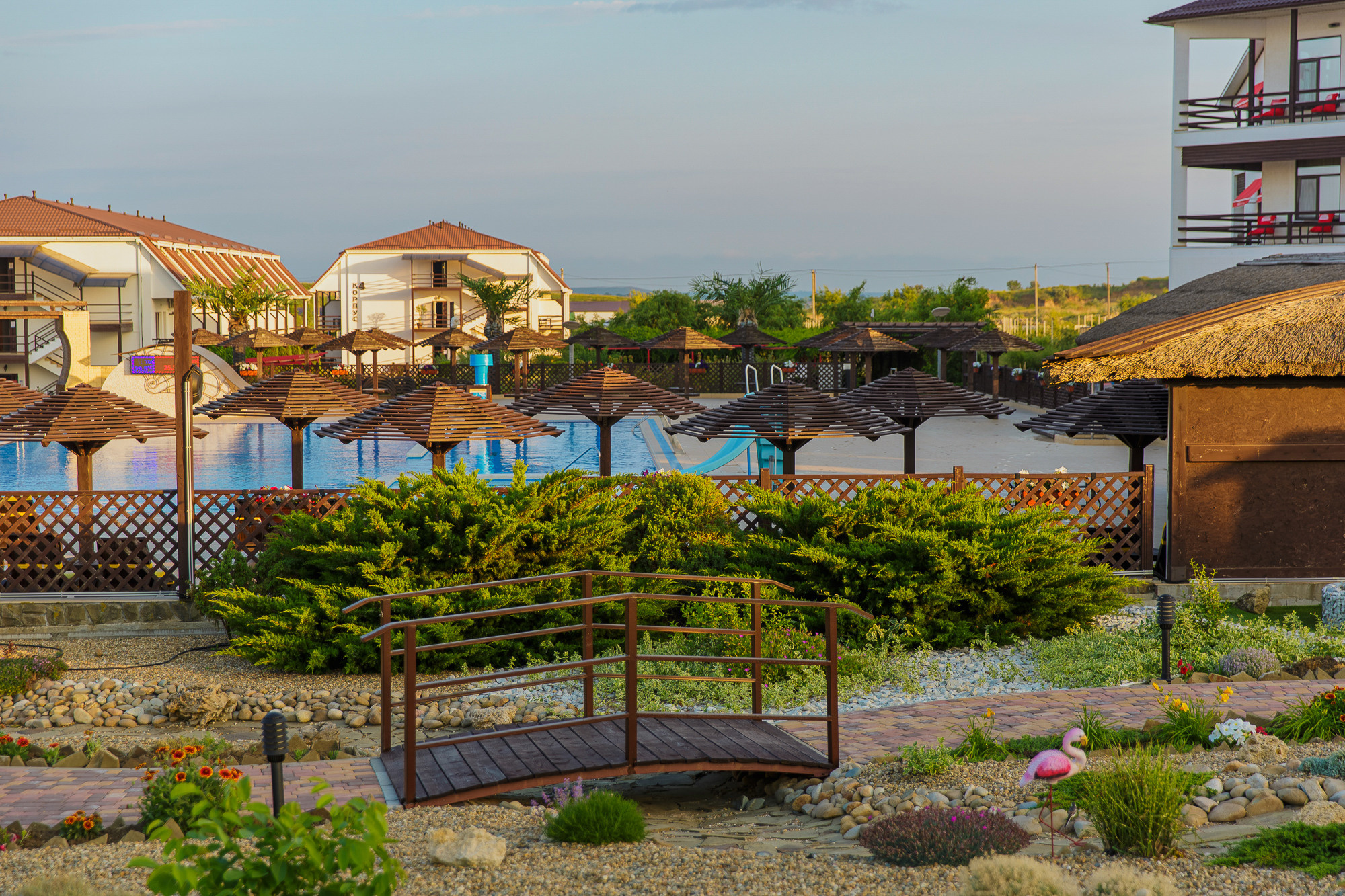 Renatphoto-Экстерьерная фотосессия территории отеля. Профессиональная фотосъёмка интерьеров, предметная фотосессия еды для меню г. Анапа