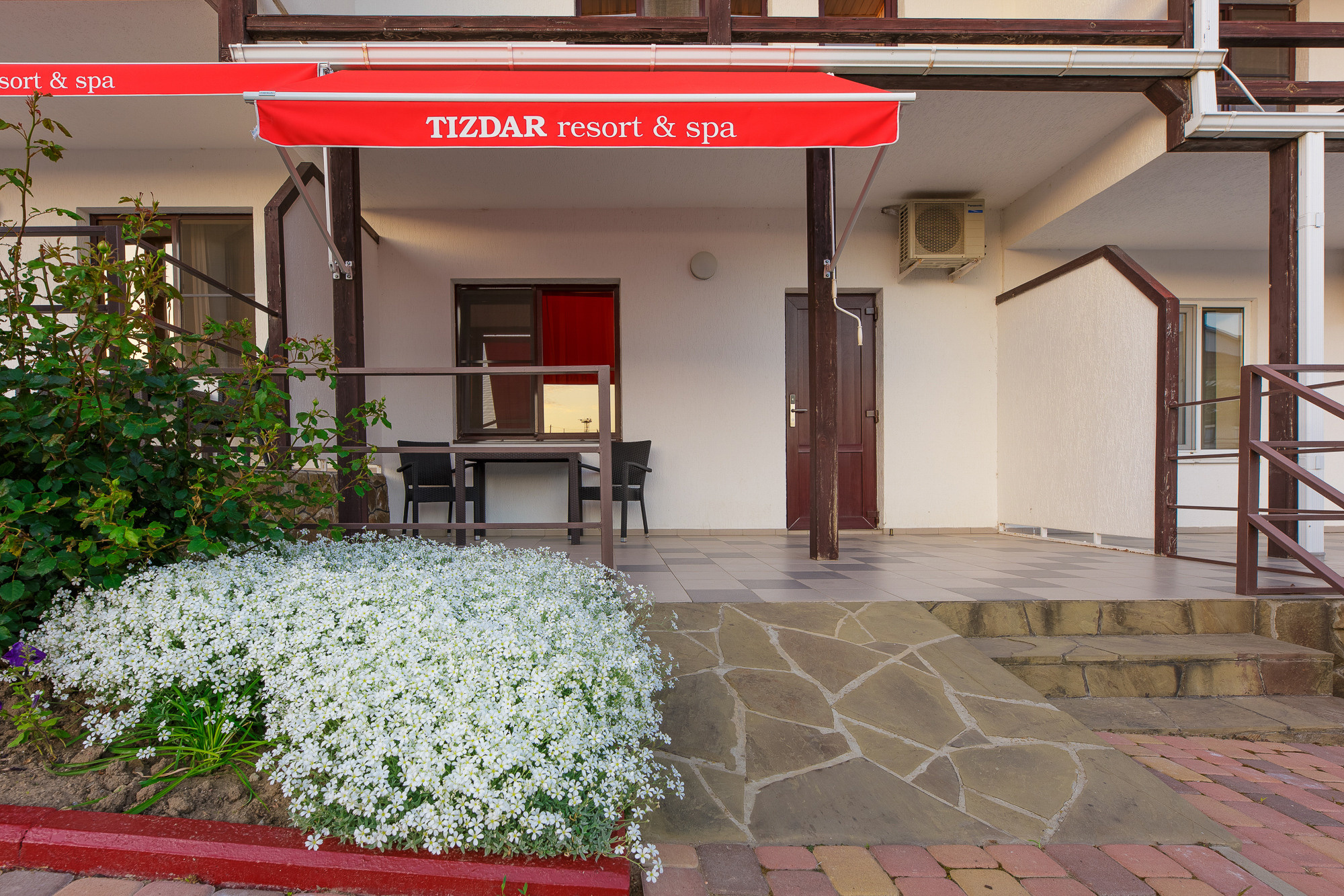 Renatphoto-Экстерьерная фотосессия территории отеля. Профессиональная фотосъёмка интерьеров, предметная фотосессия еды для меню г. Анапа