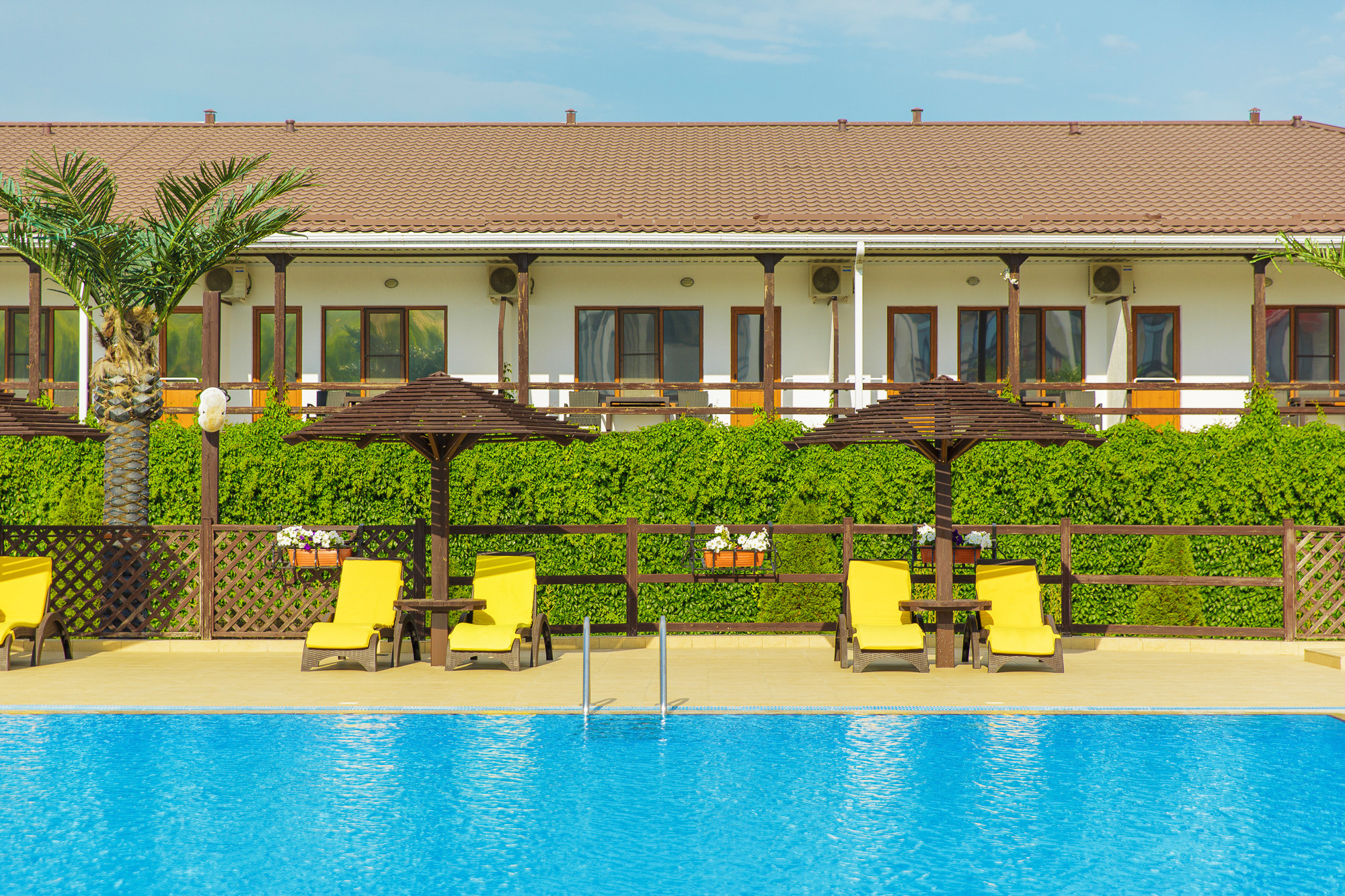 Renatphoto-Экстерьерная фотосессия территории отеля. Профессиональная фотосъёмка интерьеров, предметная фотосессия еды для меню г. Анапа