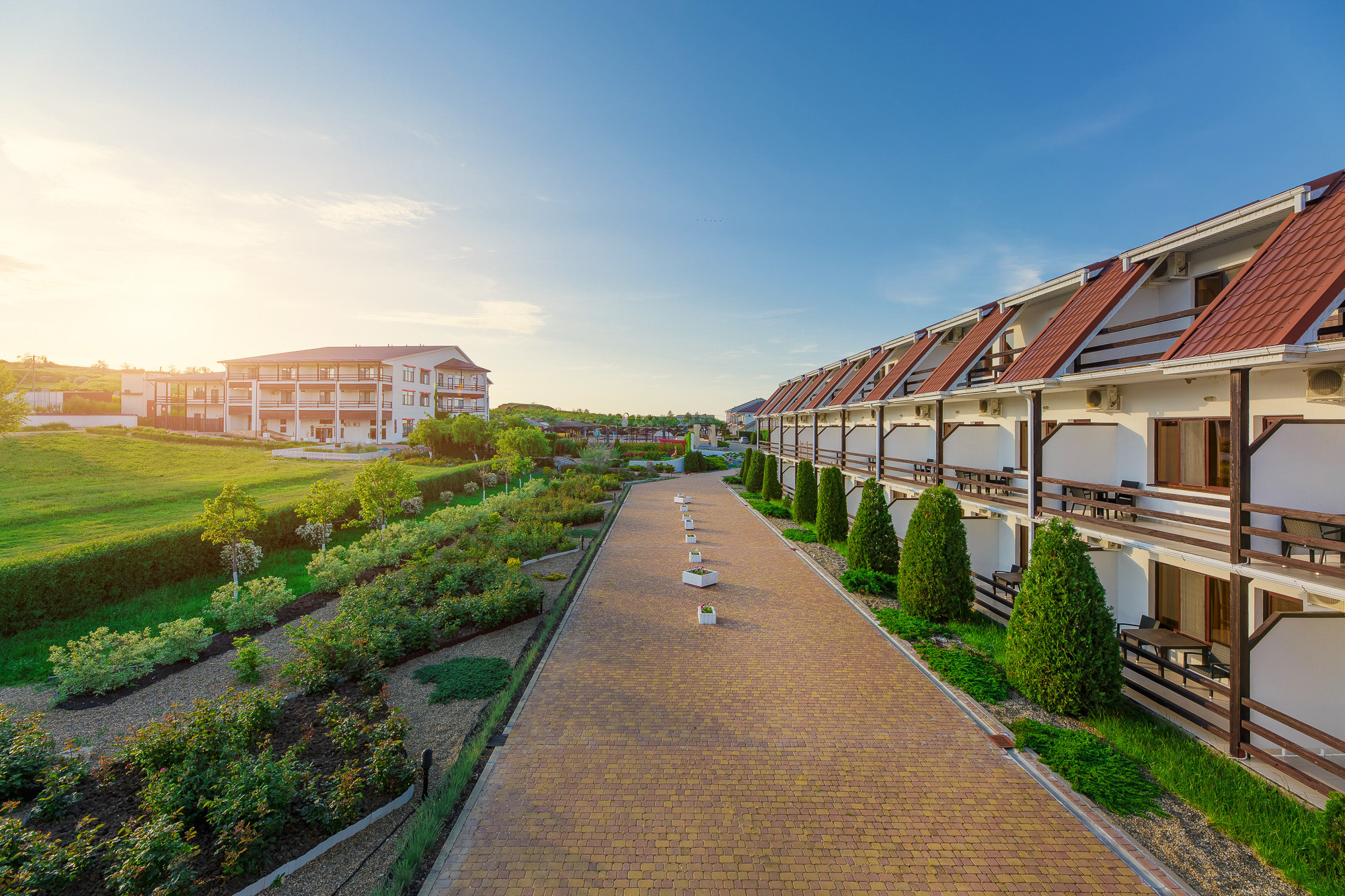 Renatphoto-Экстерьерная фотосессия территории отеля. Профессиональная фотосъёмка интерьеров, предметная фотосессия еды для меню г. Анапа