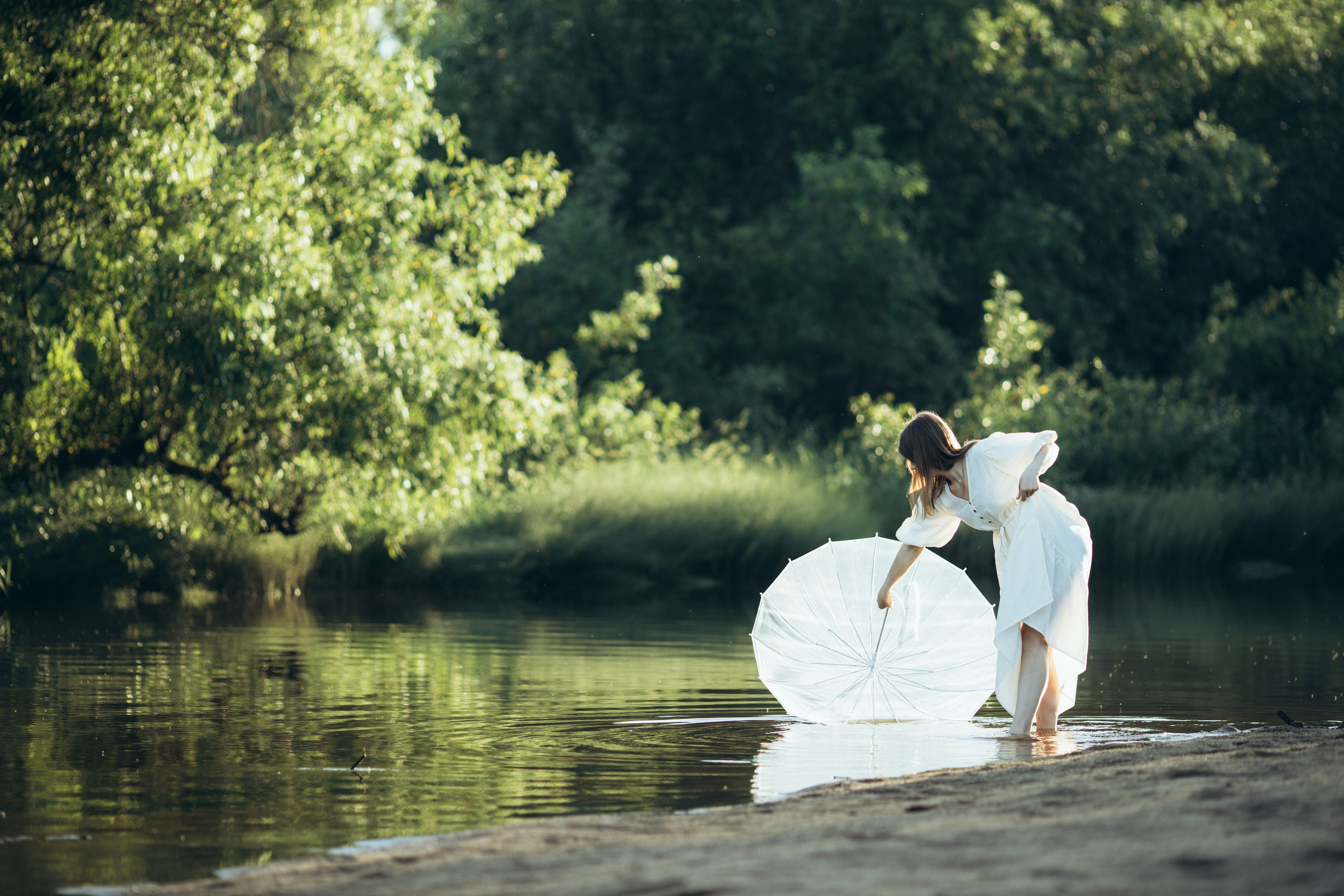 Тематический портрет у реки. Наталия Клевинскас портретный фотограф в Костроме