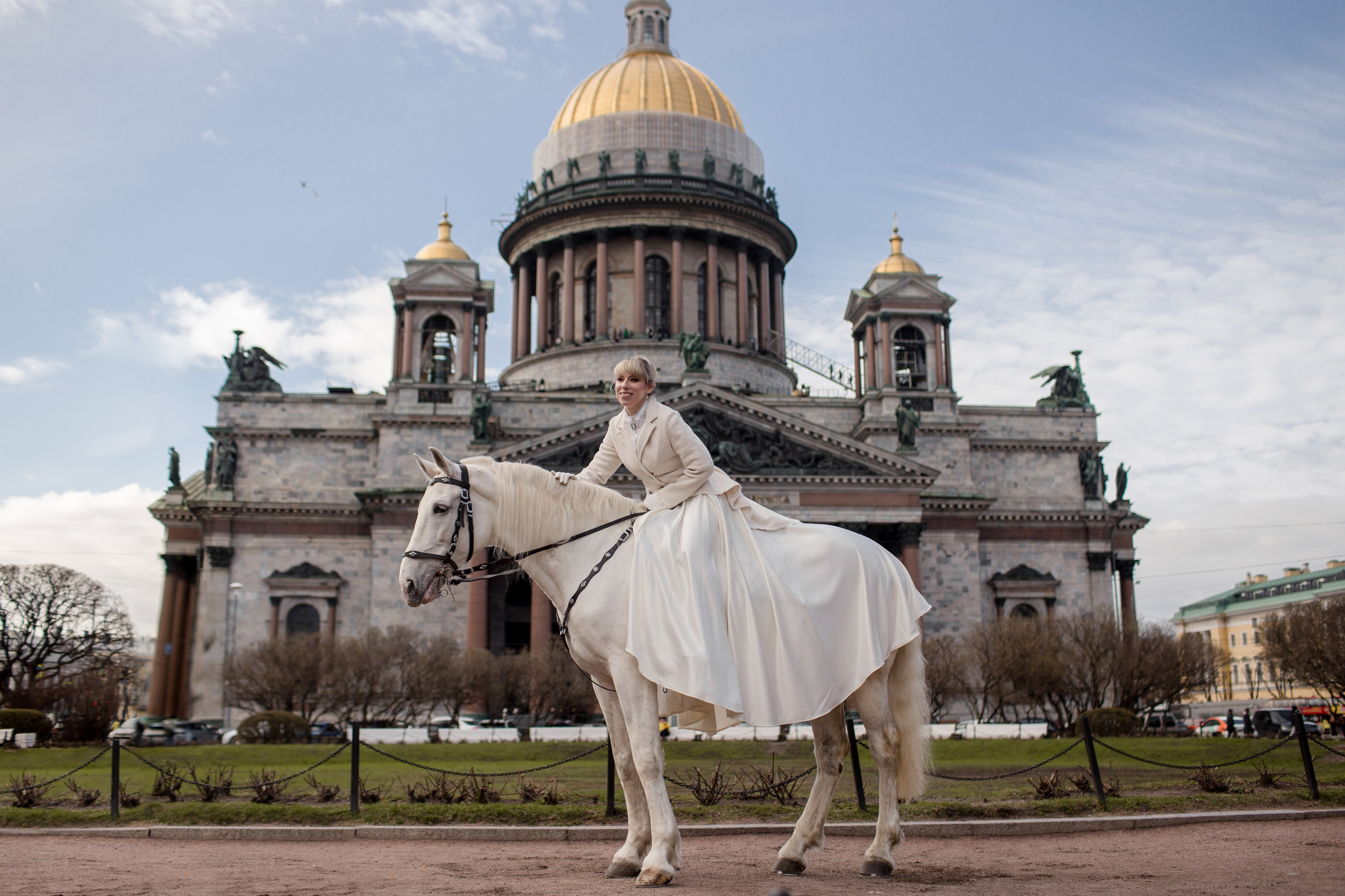 Фотосессия с лошадью у Исаакиевского собора