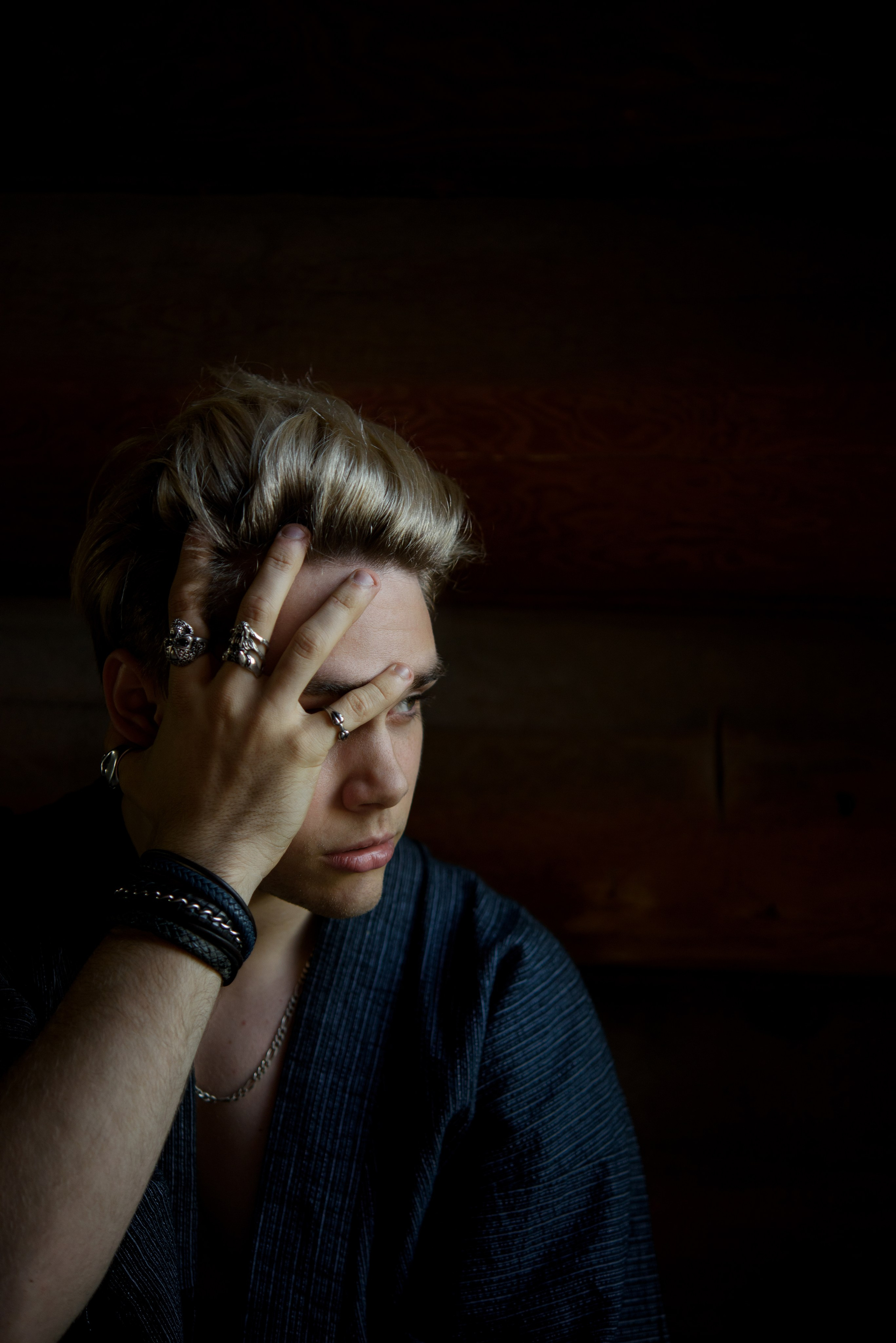 Фотосессия подростка в темном ключе. Главная