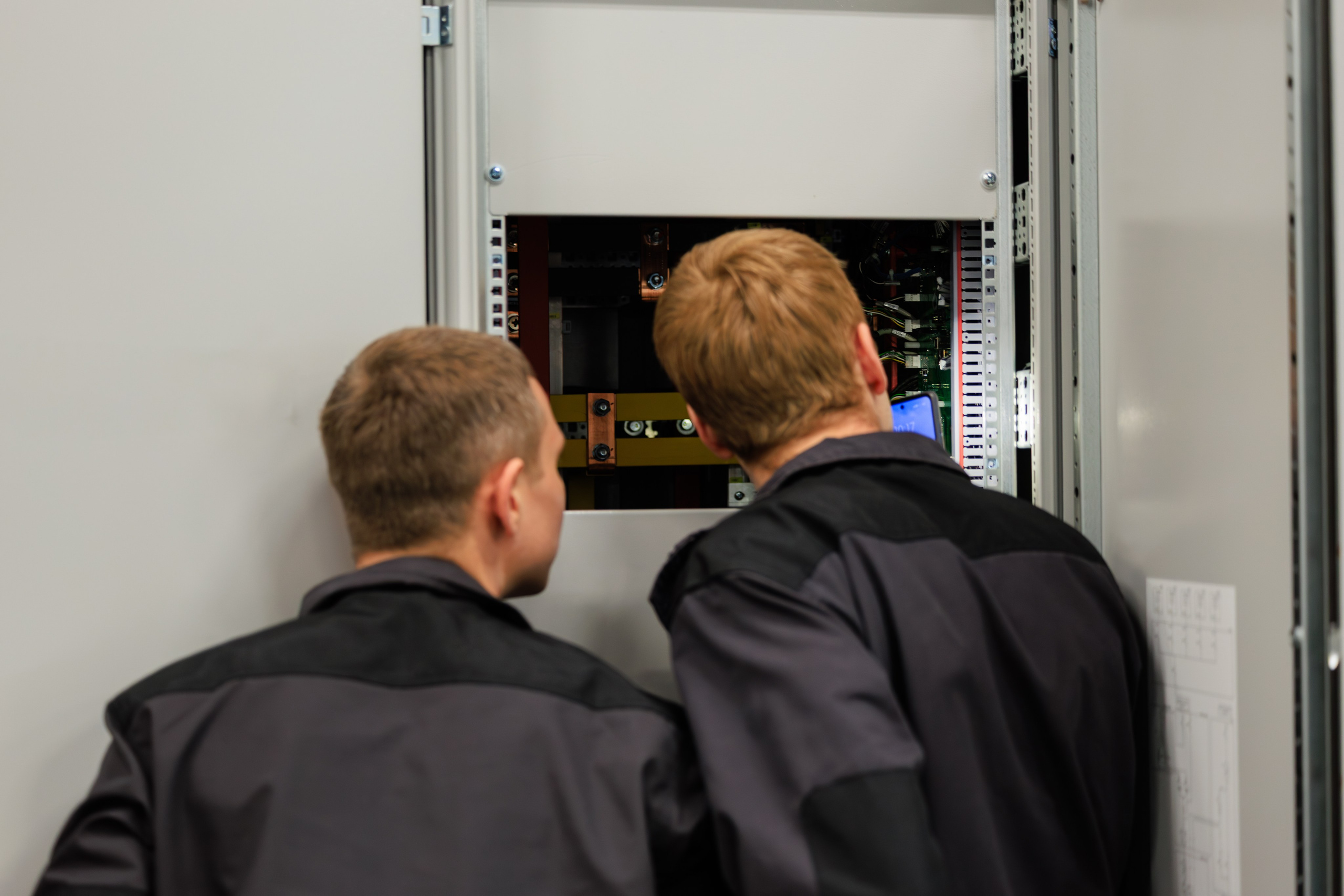 Вольтаг — Экскурсия по производству. Контент для бизнеса в Екатеринбурге Полдень Медиа