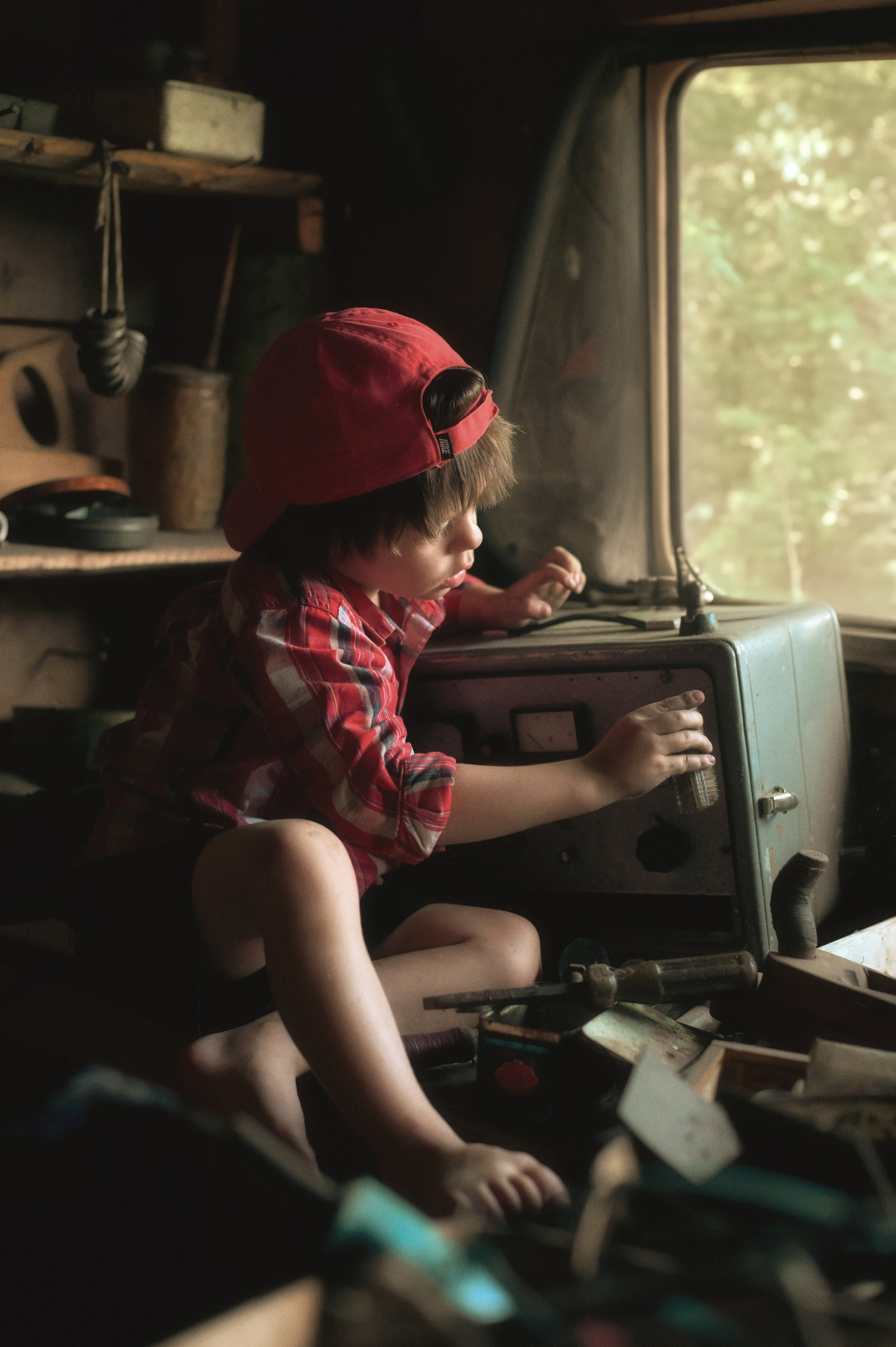 В дедушкиной мастерской. Фотограф Альбина Вакунова