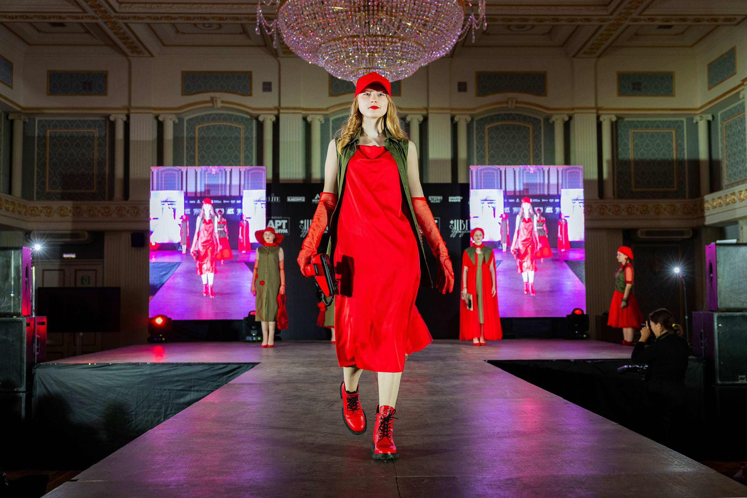 Арт-подиум «Цвета Удмуртии». Показ мод [25/10/24]. Фотограф Виноградов Константин