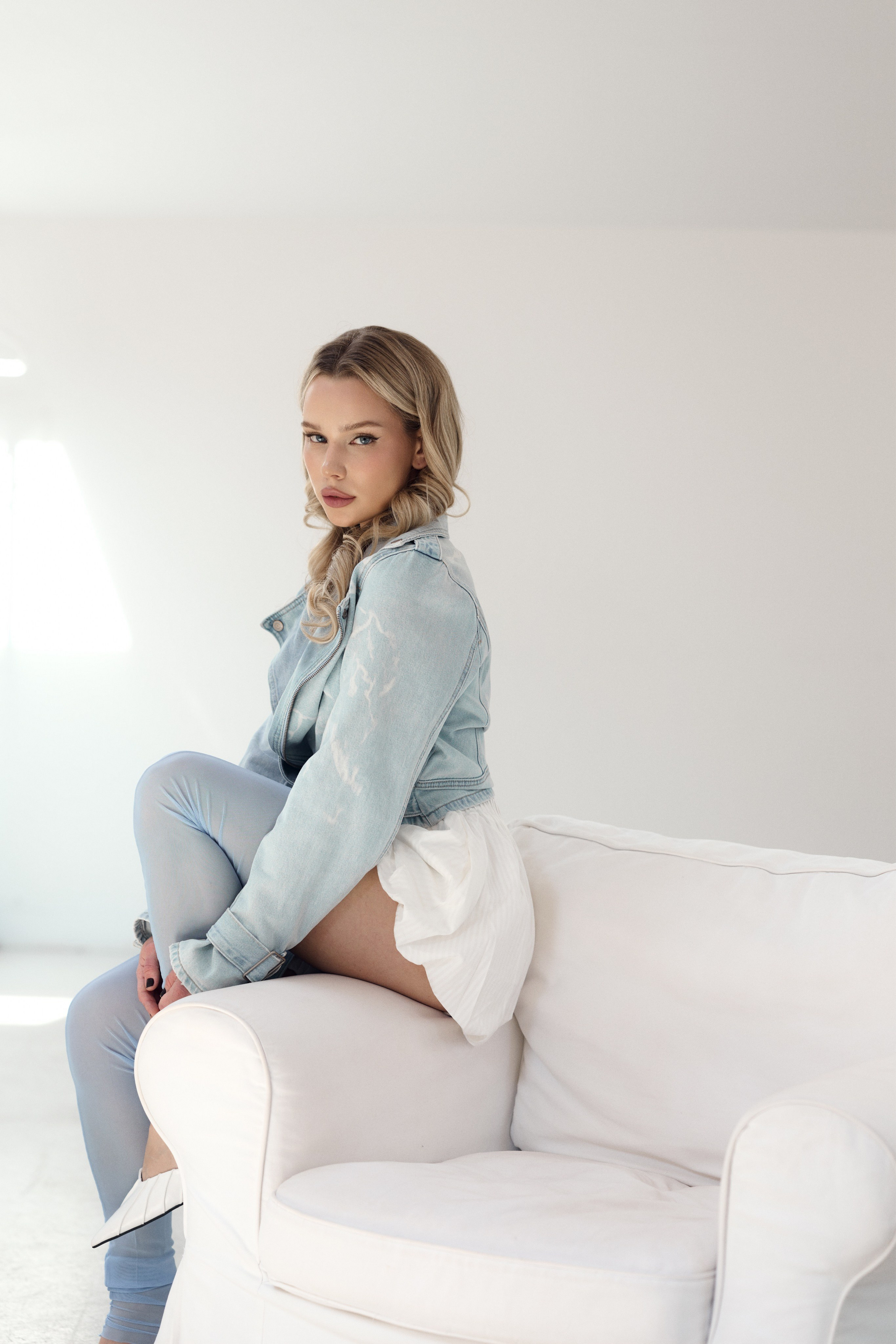 Индивидуальная женская фотосессия с искусственным светом. Photographer Golyakova Darya