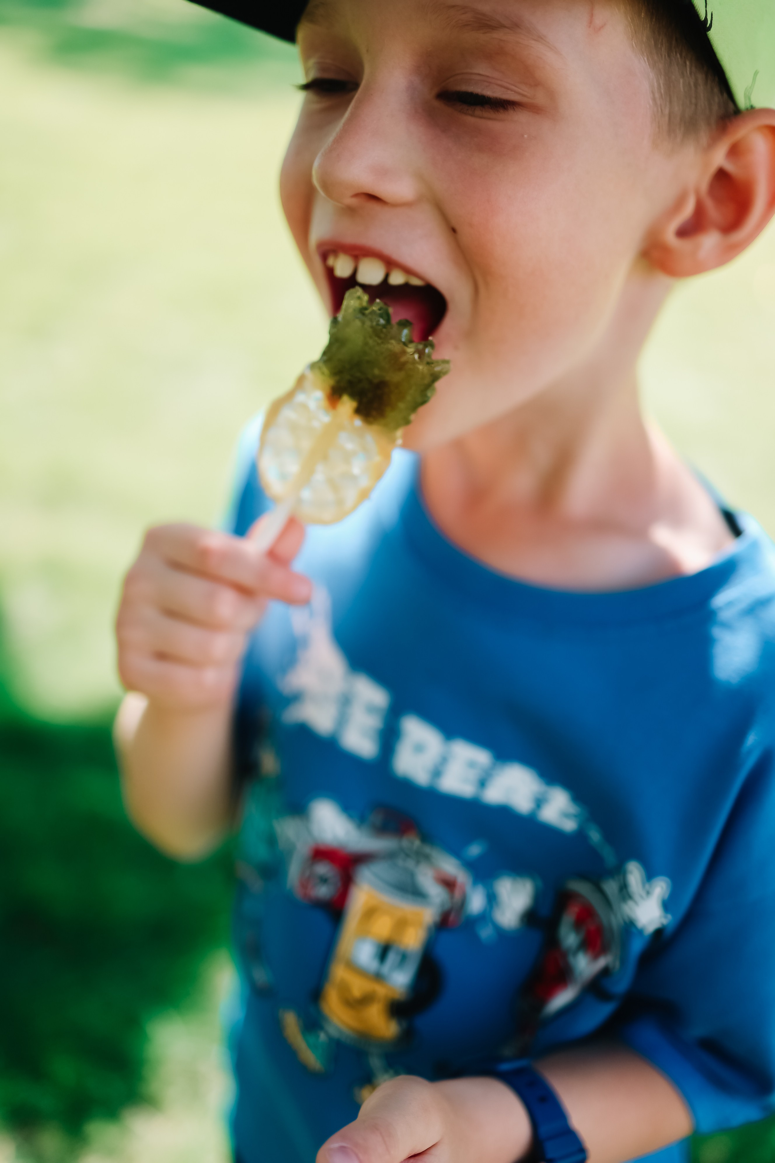 алёна малахова фотограф новосибирск семейный детский домашняя фотосессия в новосибирске день рождения репортажная съёмка фотосессия с лошадьми на конюшне деревня алтай  на природе фотосессия в детском саду мама и сын
