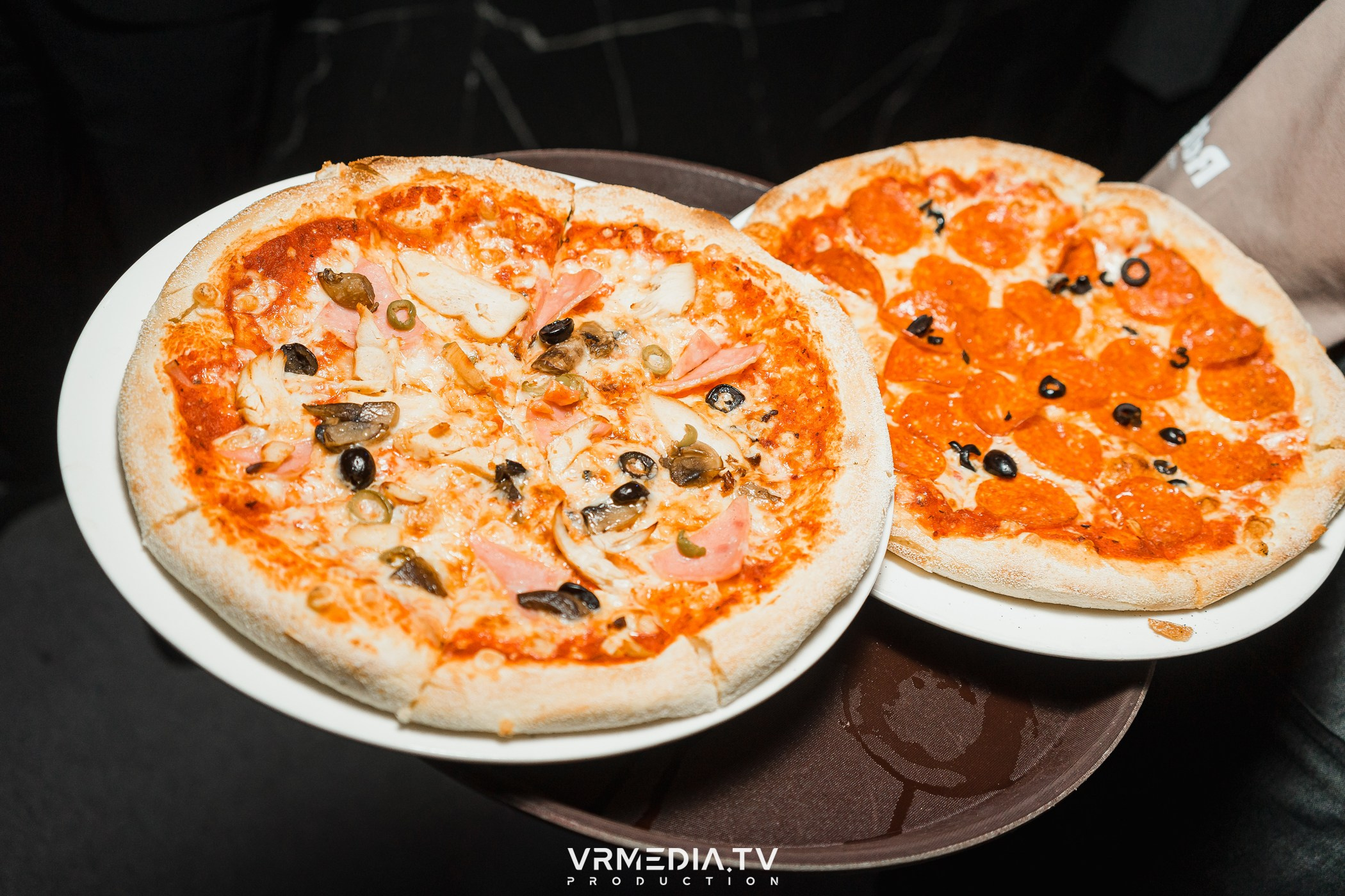 Бумажный дом в баре «Друзья»