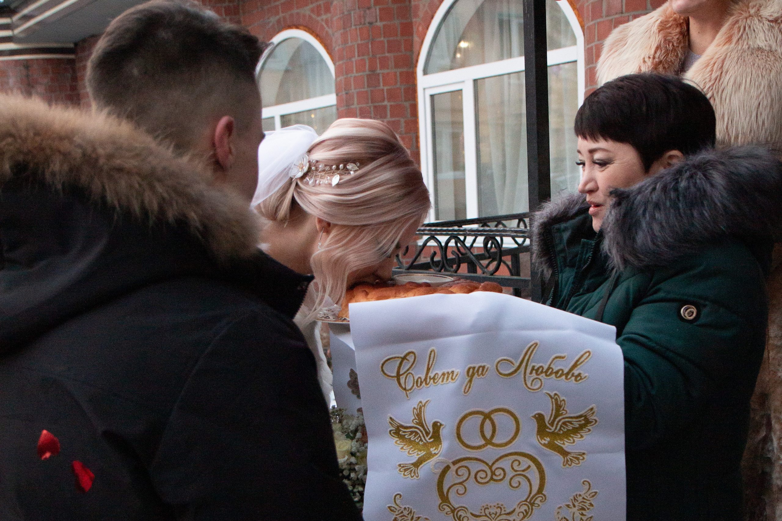 Свадебная фотосессия в Шелехове. Фотограф в Шелехове, лучшие выпускные альбомы в Шелехове