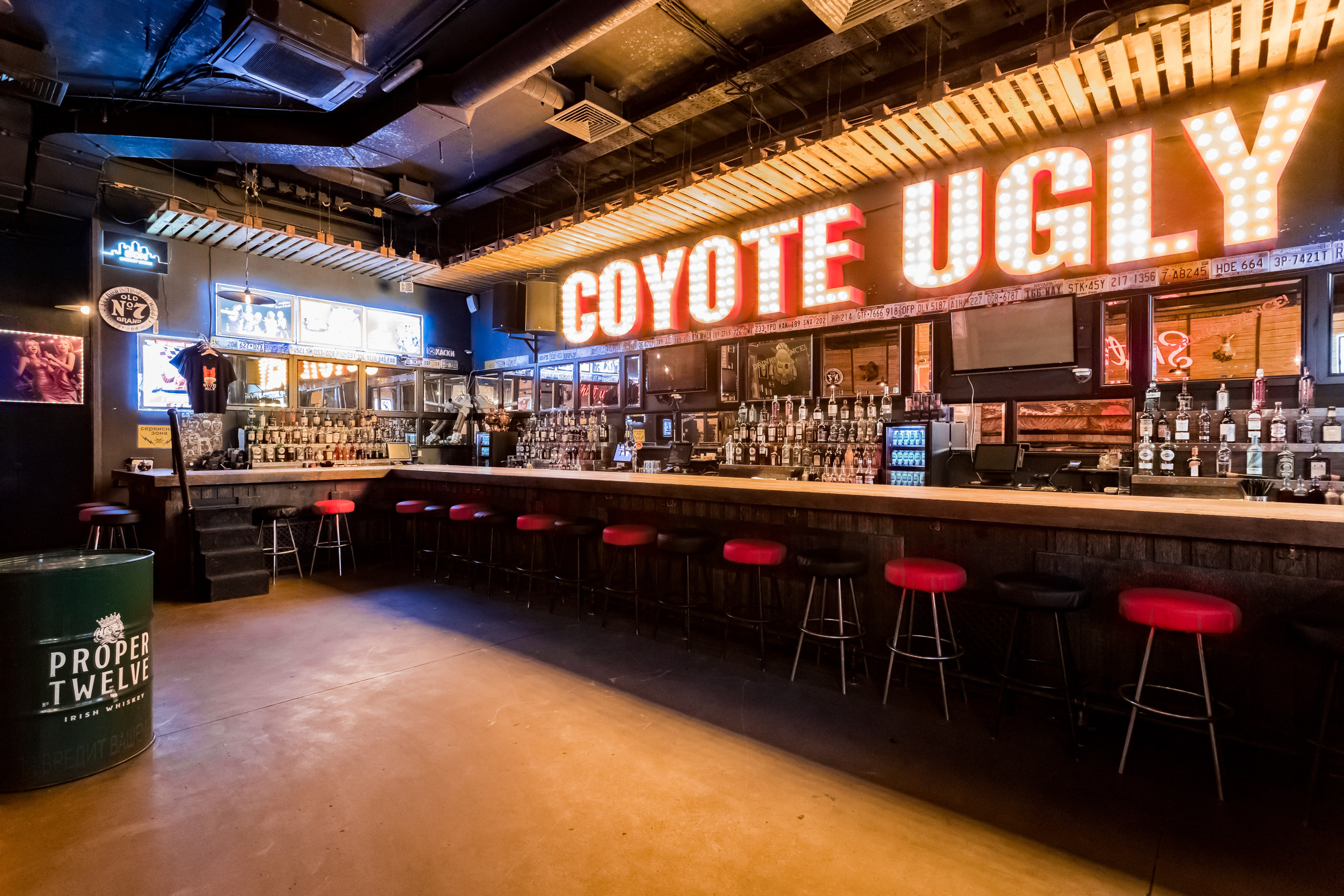 Фотосъемка для бара Гадкий Койот на улице Большая Дмитровка. Интерьеры, Контент, Портреты | Фотограф в Москве Дани Терно