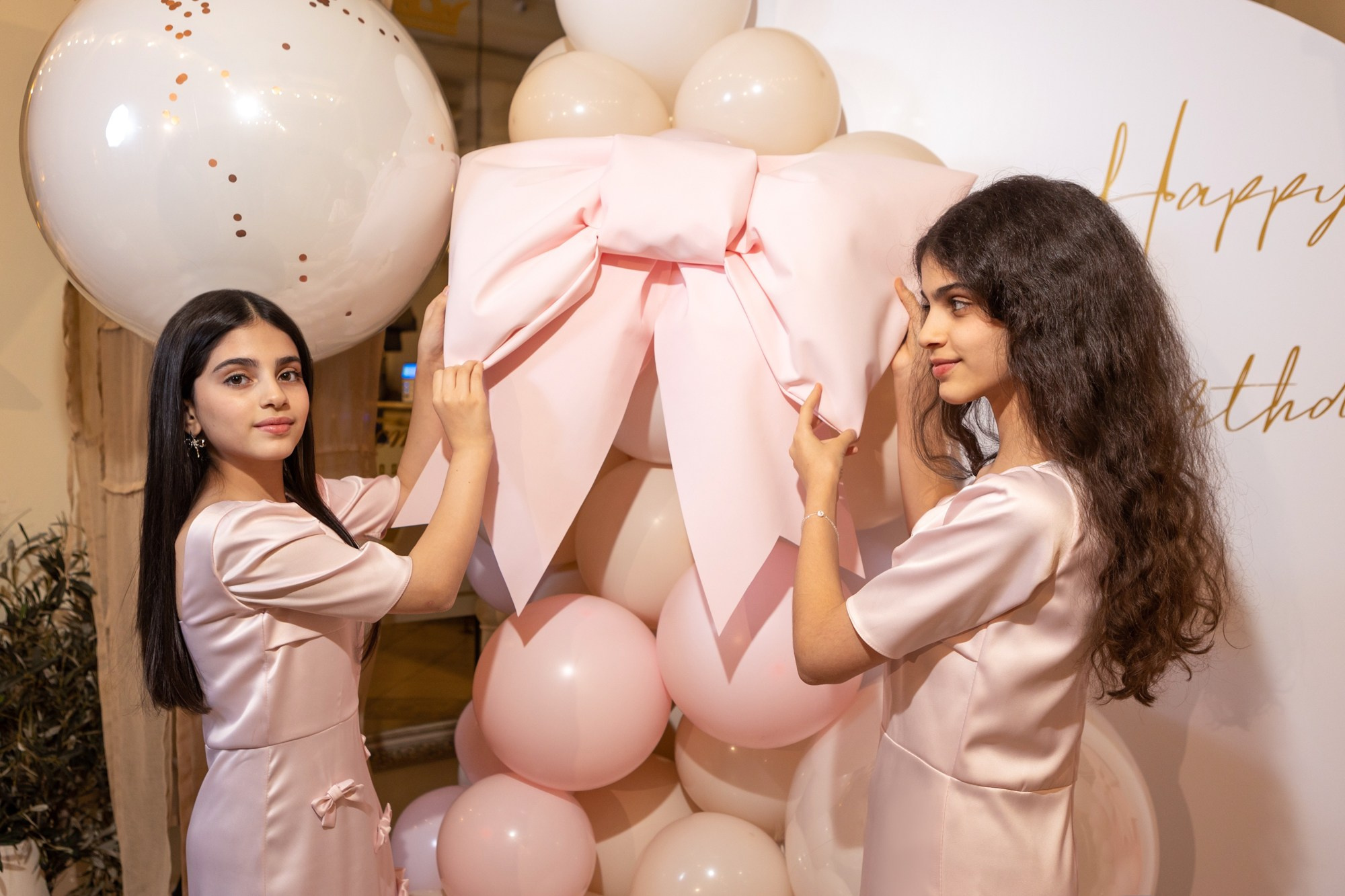 День Рождения Софьи и Лизы в ресторане «Ностальгия». Фотограф в Оренбурге. Профессиональный фотограф