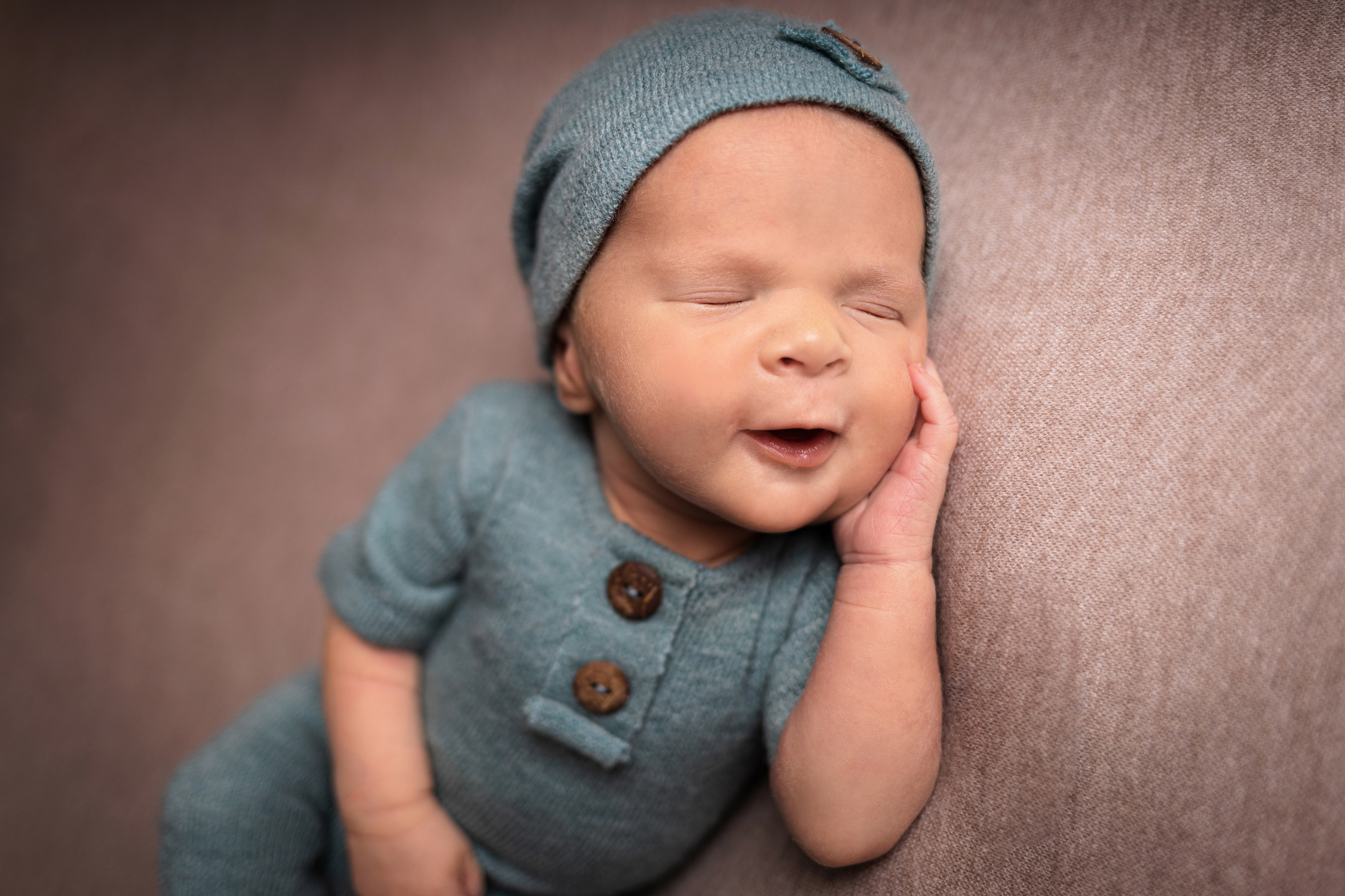 Классическая фотосессия малыша. Фотограф новорожденных малышей в Омске и Омской области Эльвира Камаева