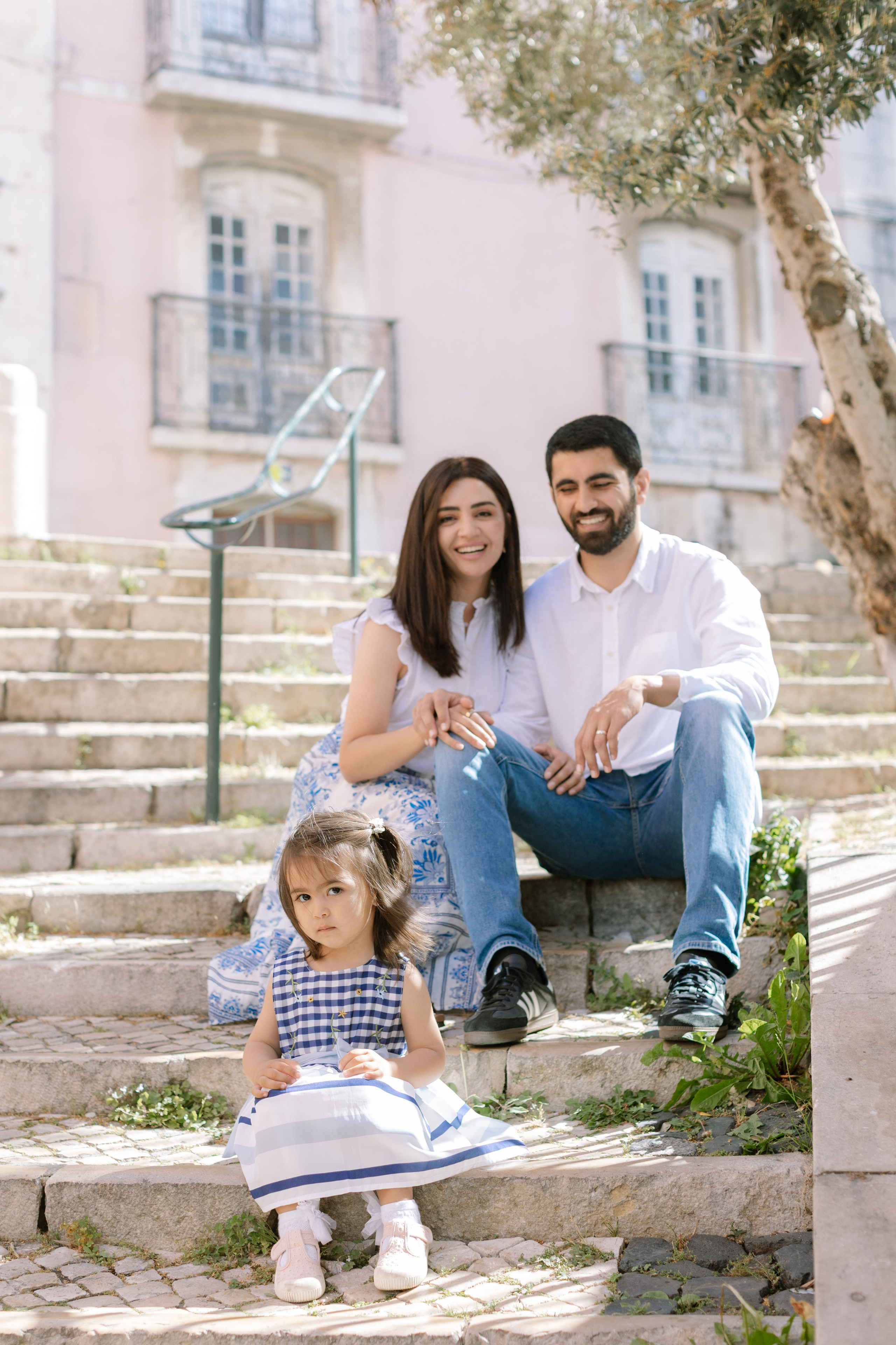 Family photo shoot on the streets of alfama. Свадебный и женский фотограф в Лиссабоне Яковлева Ольга