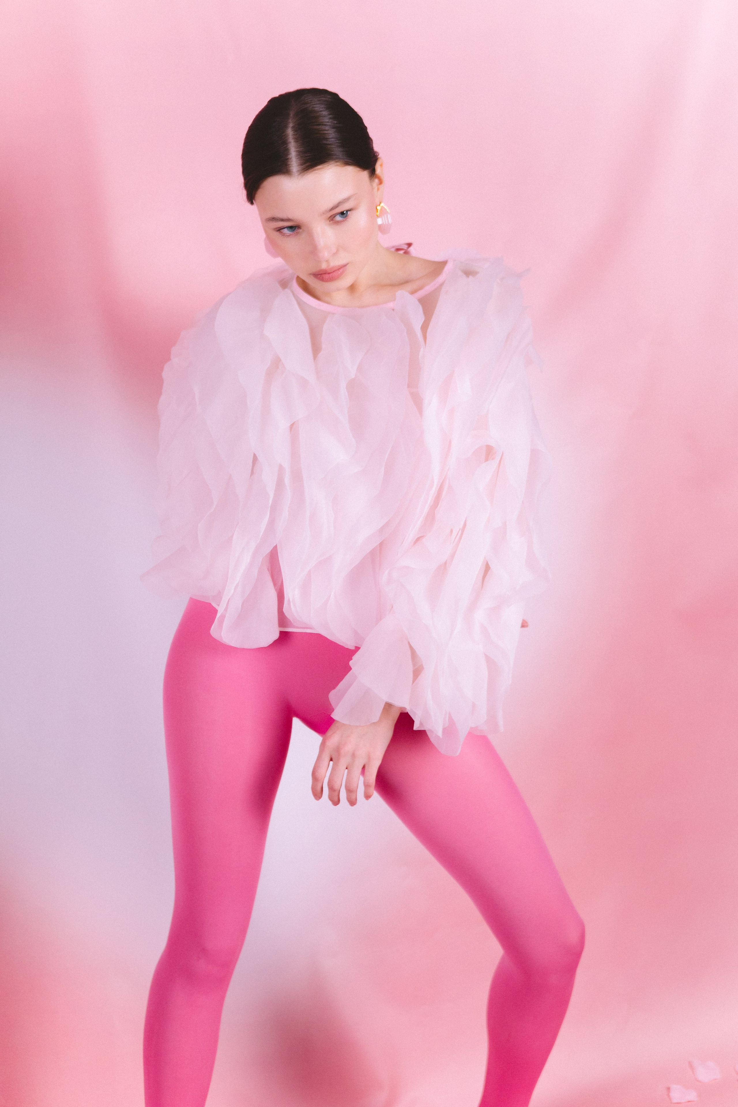 Регина. Фотосессия на розовом фоне. Фотограф в Москве Ольга Сатони