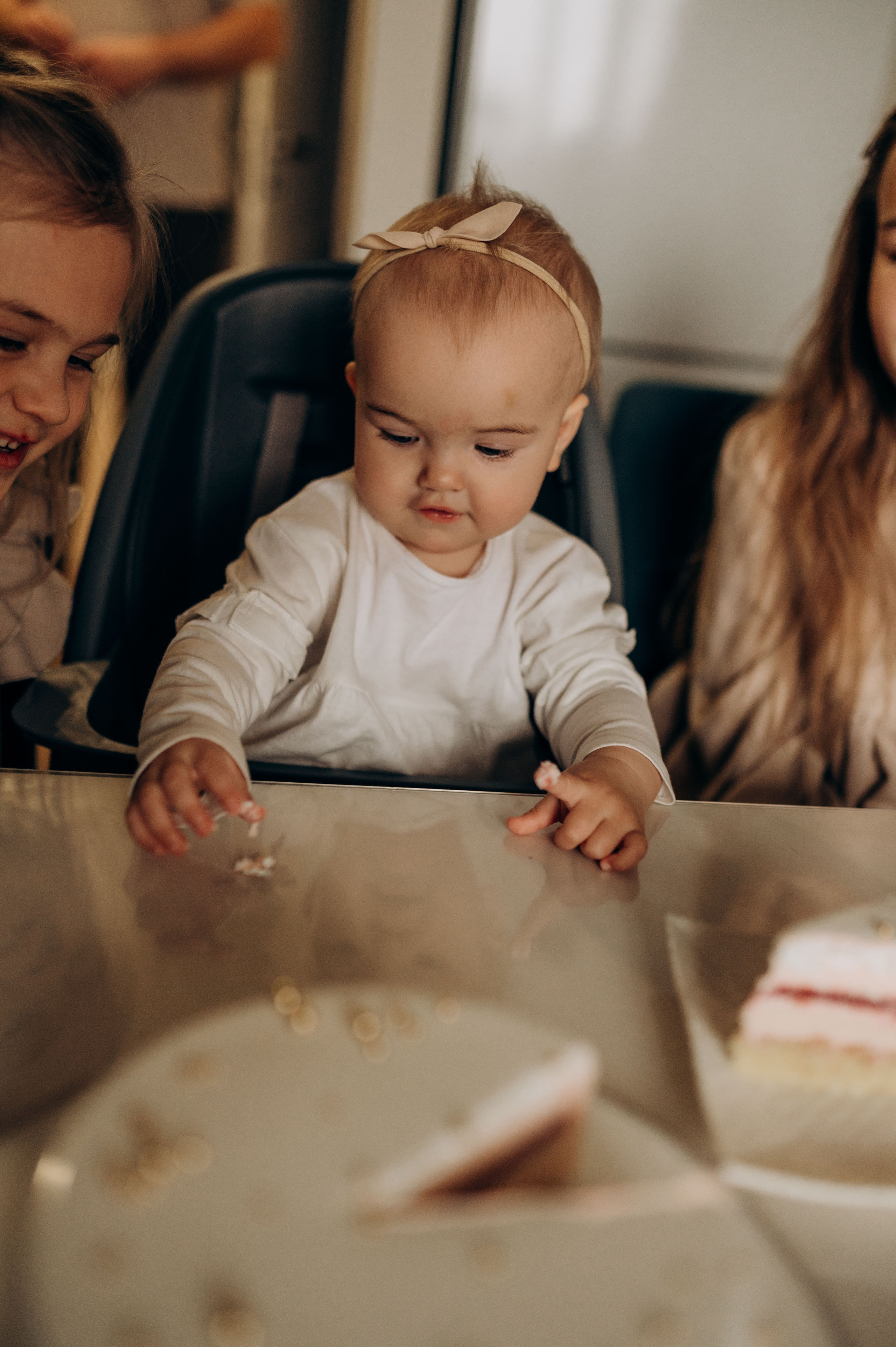 Годик младшей сестрёнке. Семейный фотограф в Домодедово и Москве Елена Пичугина