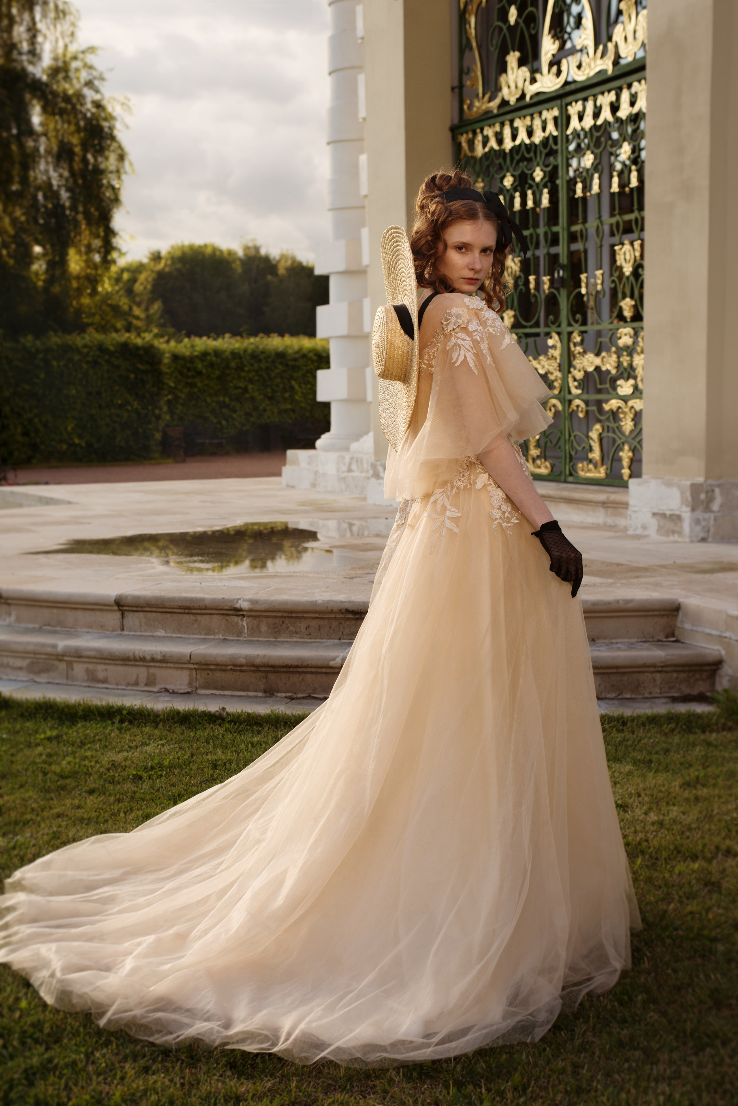 Фотосессия в Кусково в свадебном платье