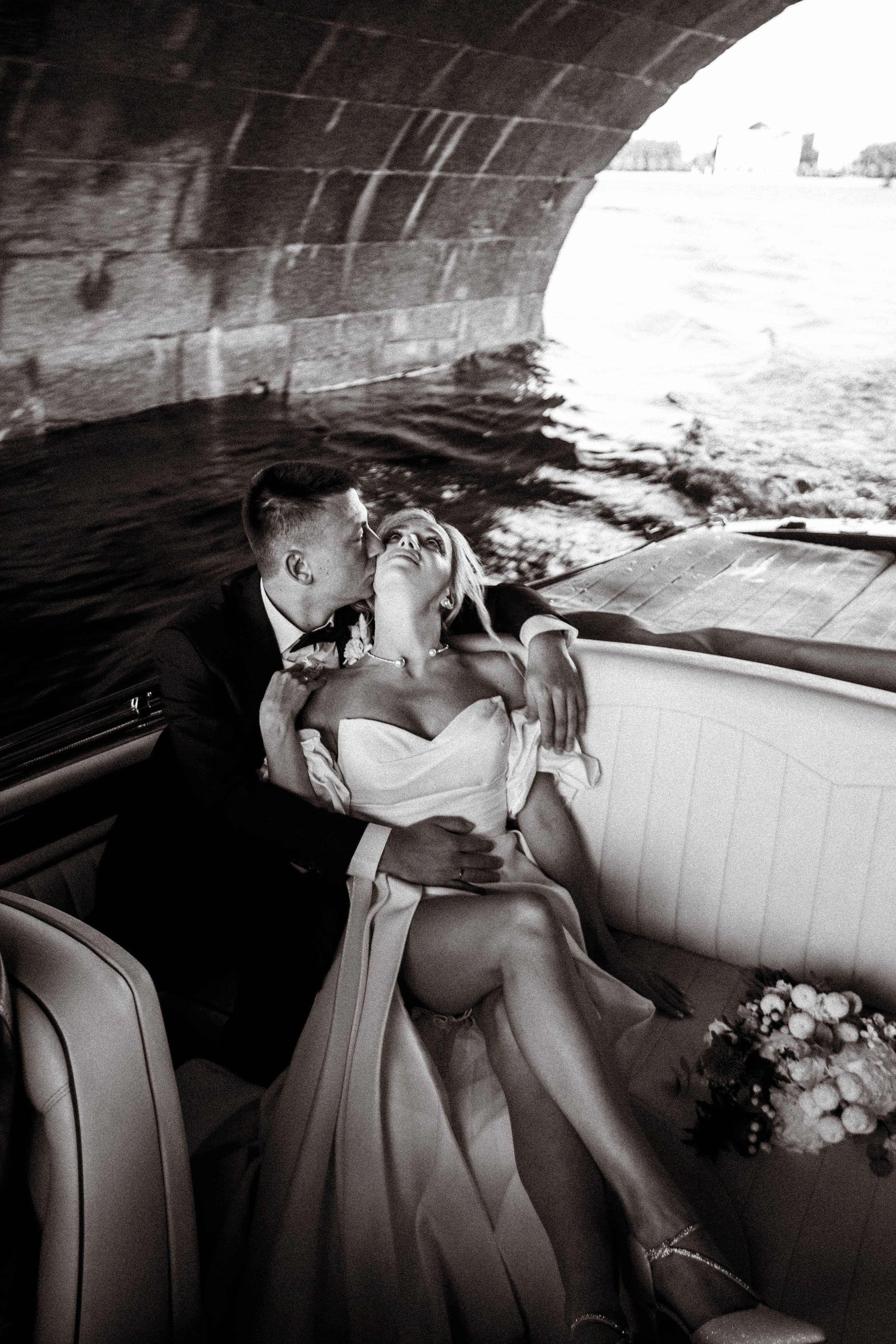 СВАДЕНБНАЯ СЬЕМКА НА КАТЕРЕ ПО КАНАЛАМ САНКТ-ПЕТЕРБУРГА И В АКВАТОРИИ НЕВЫ. Профессиональный фотограф, Санкт-Петербург — Виктория Богомолова