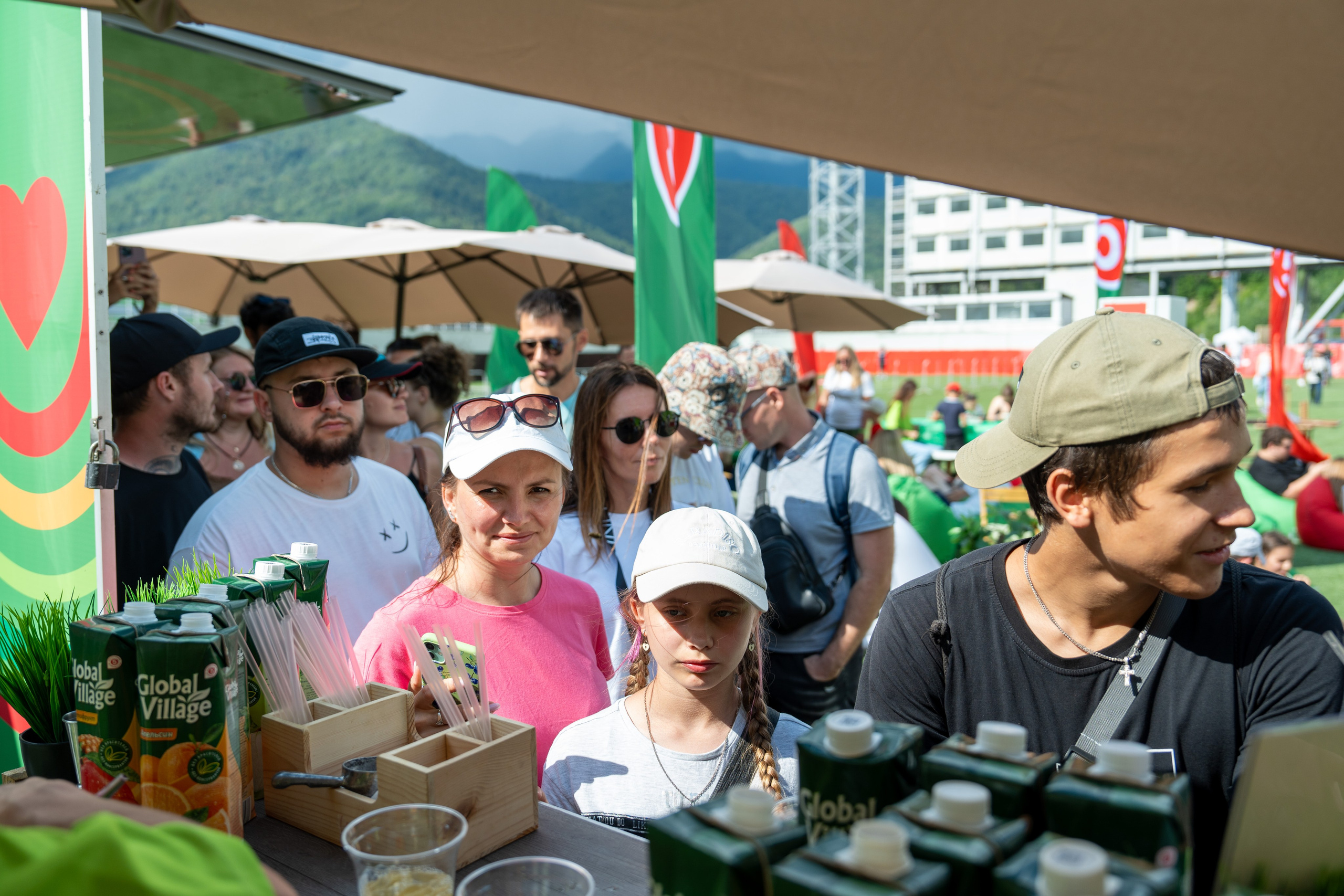 Фотоотчет партнеской интеграции для сети «Пятерочка» на фестивале «Grounded». Репортажный фотограф в Красной Поляне и Сочи Павлюченко Екатерина