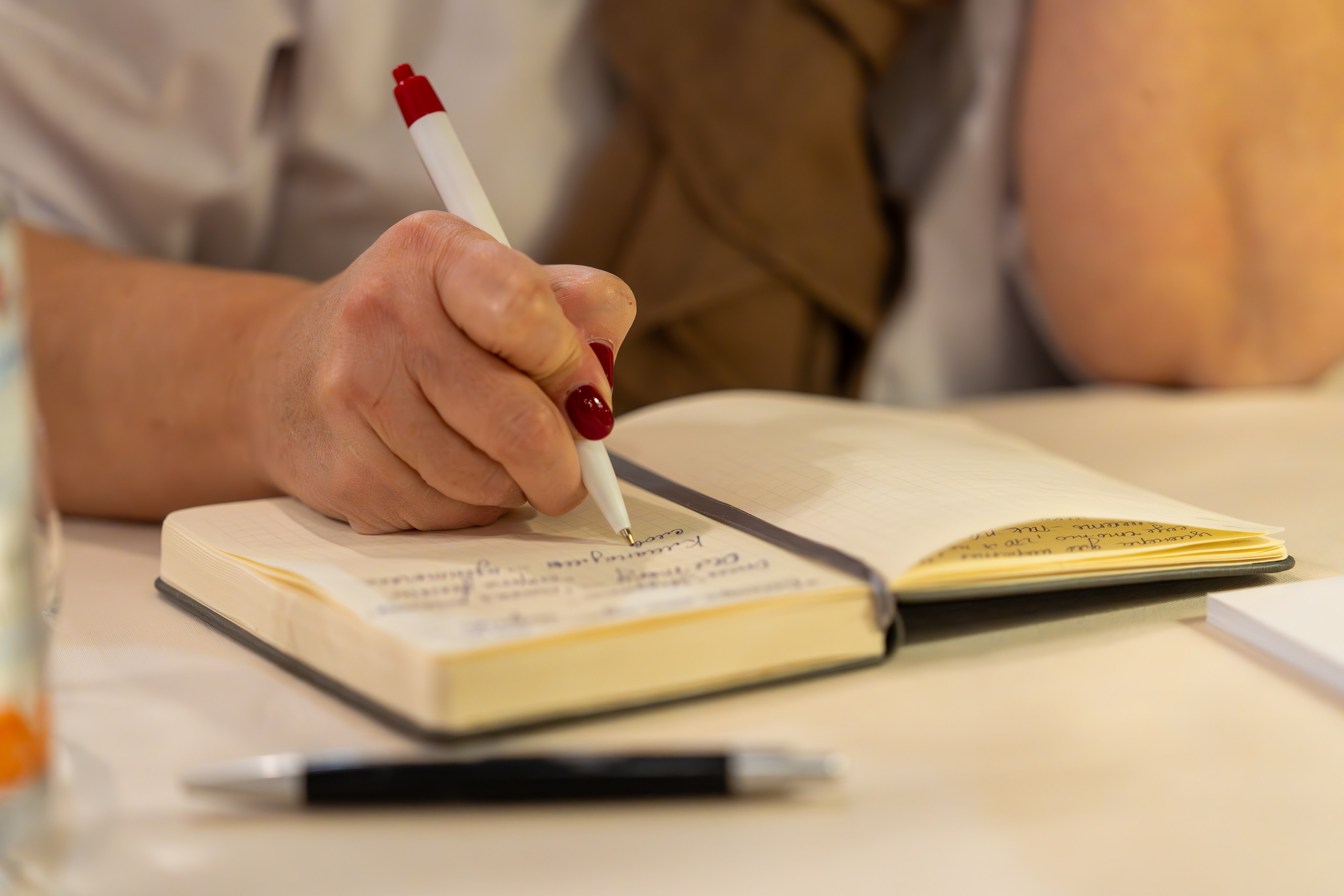 Литературная мастерская с Ольгой Шутовой в «Винотеррии». Репортажный фотограф в Красной Поляне и Сочи Павлюченко Екатерина