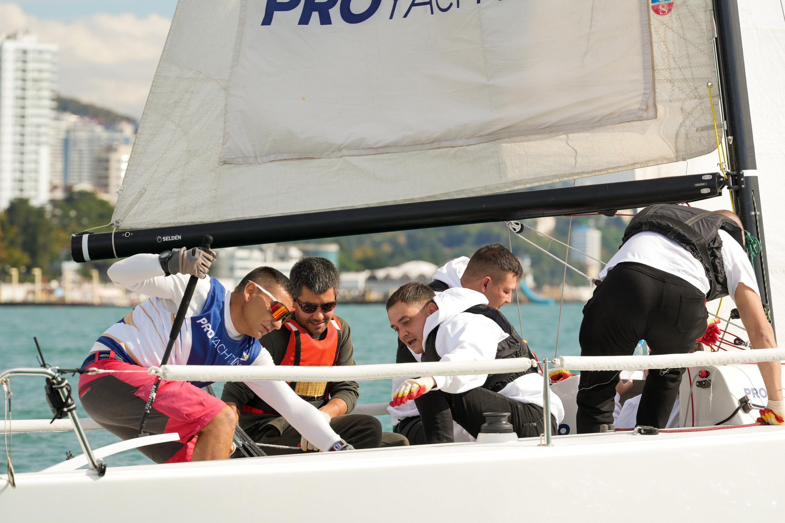 Яхтенная регата для компании Агрегатка. Репортажный фотограф в Красной Поляне и Сочи Павлюченко Екатерина