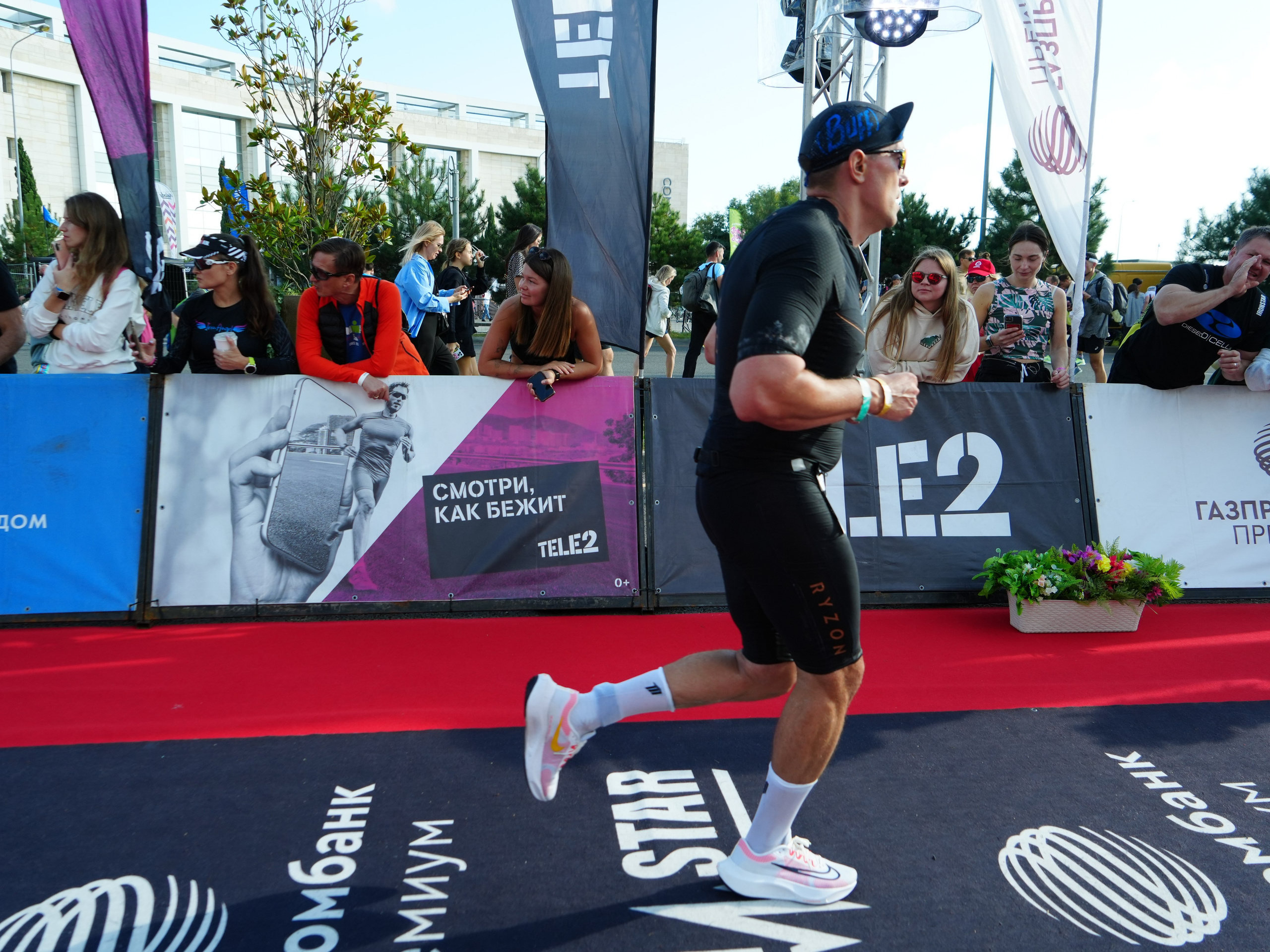 Фотоотчет партнерской интеграции для компании TELE2 на фестивале Ironstar. Репортажный фотограф в Красной Поляне и Сочи Павлюченко Екатерина