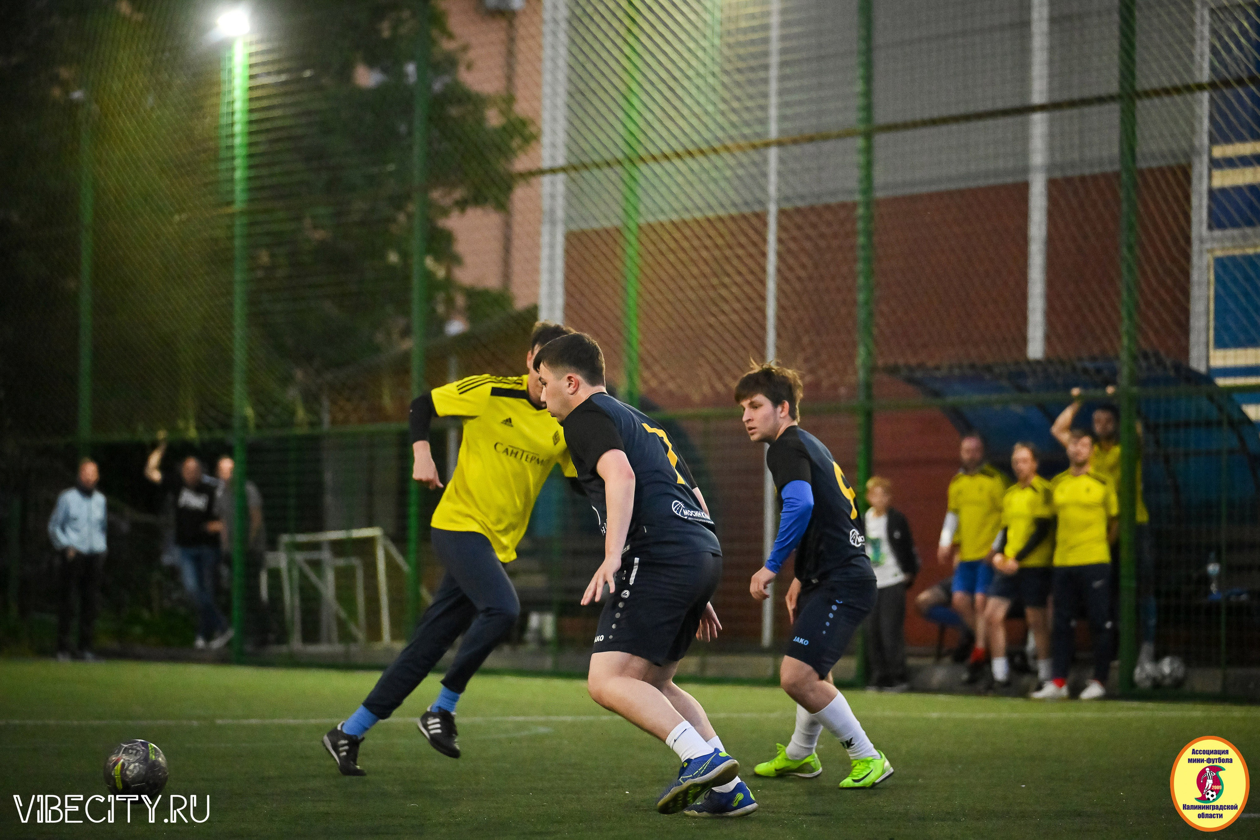 ИГРЫ МИНИ-ФУТБОЛЬНОЙ И КОРПОРАТИВНОЙ ЛИГИ. VIBECITY.RU Вайб Сити Ру Фоторепортажи Фотоотчеты Калининград