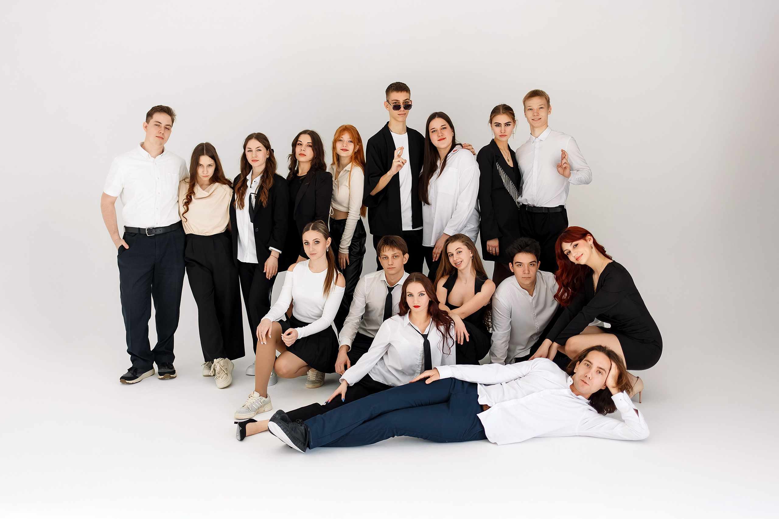 11 класс съемка на циклораме. Фотограф Любовь Корниенко, Примоский край