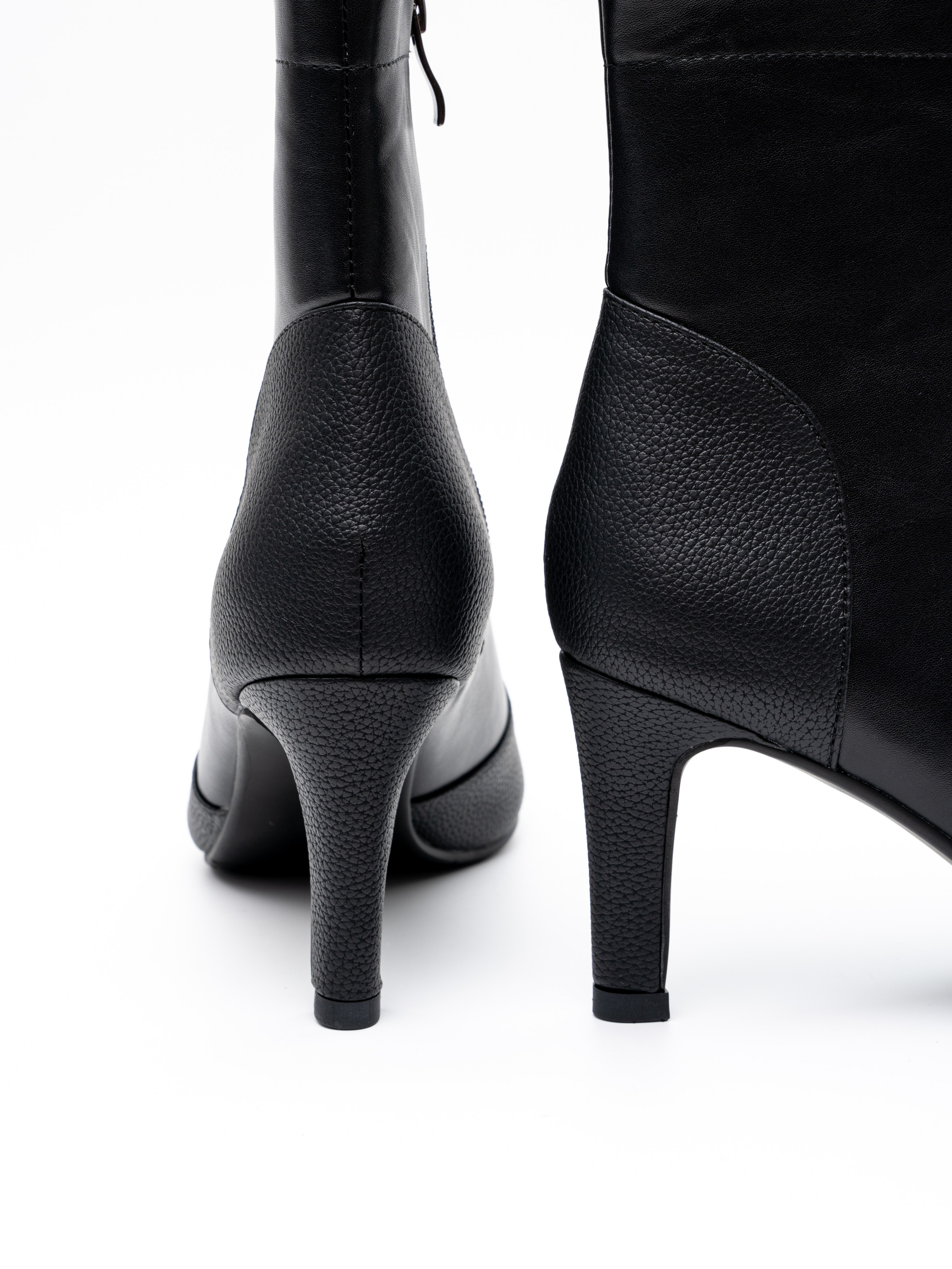 На белом. Главная