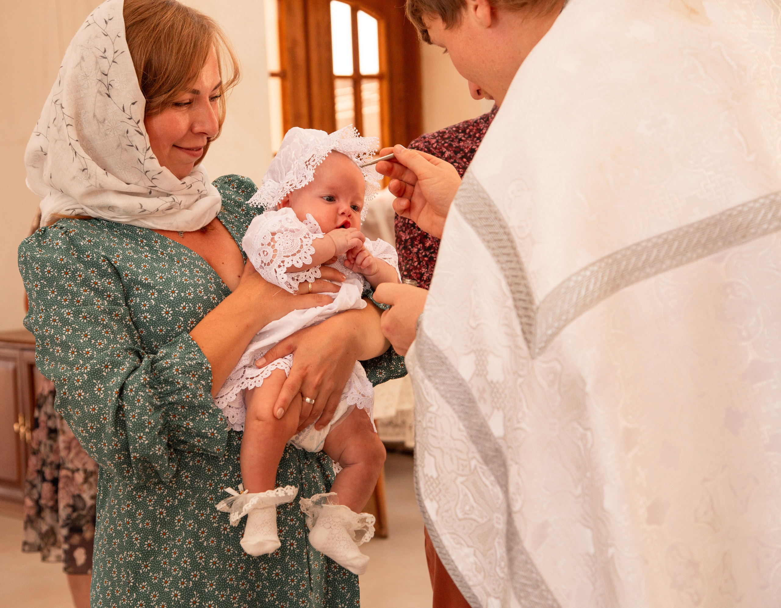Крещение в храме апостола Симона Кананита в поселке Лоо. Семейный фотограф в Сочи, Лоо, Дагомысе, Вардане Кучумова Олеся