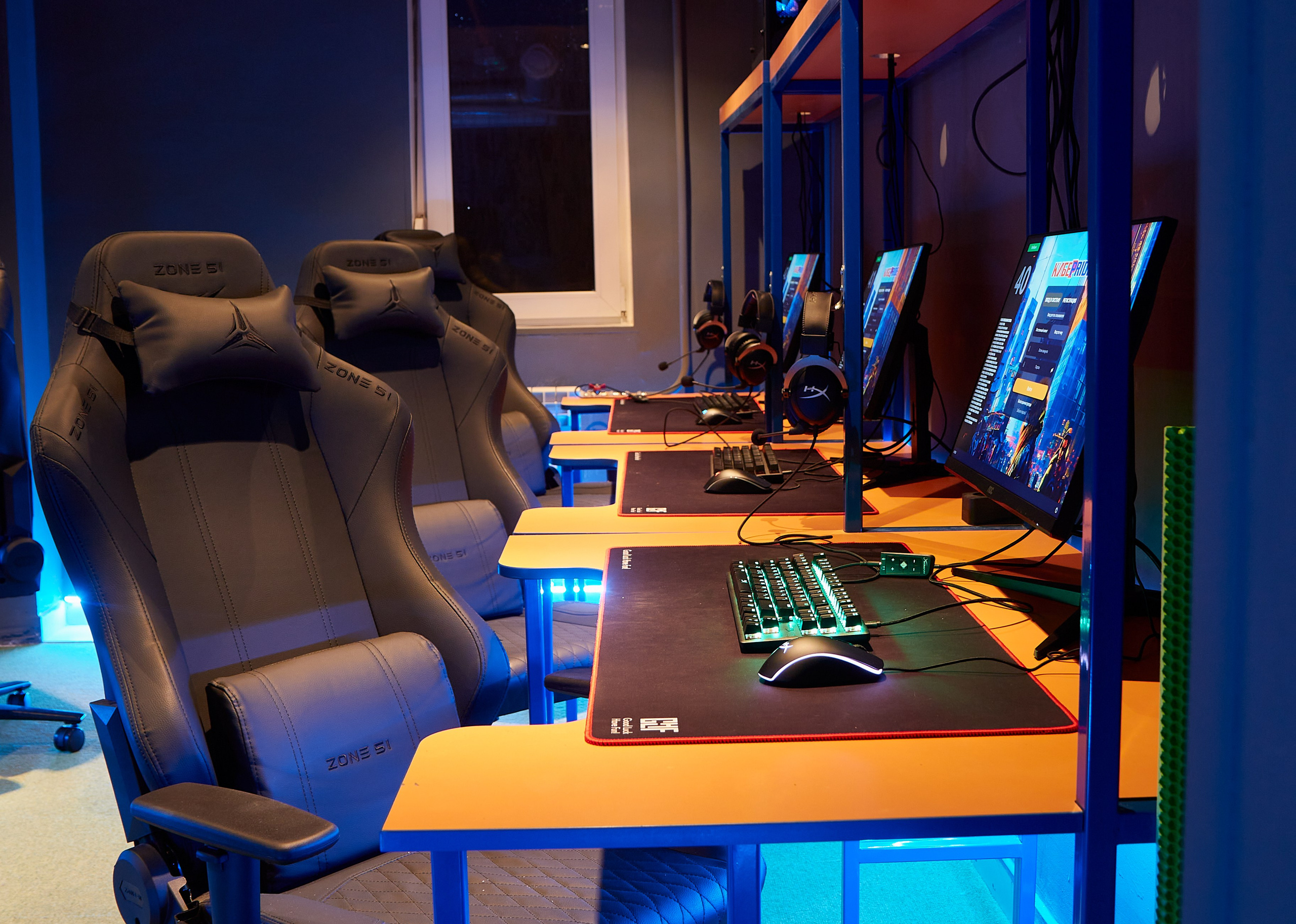 Фотосъёмка компьютерного клуба. Предметный и репортажный фотограф Алексей Кротов