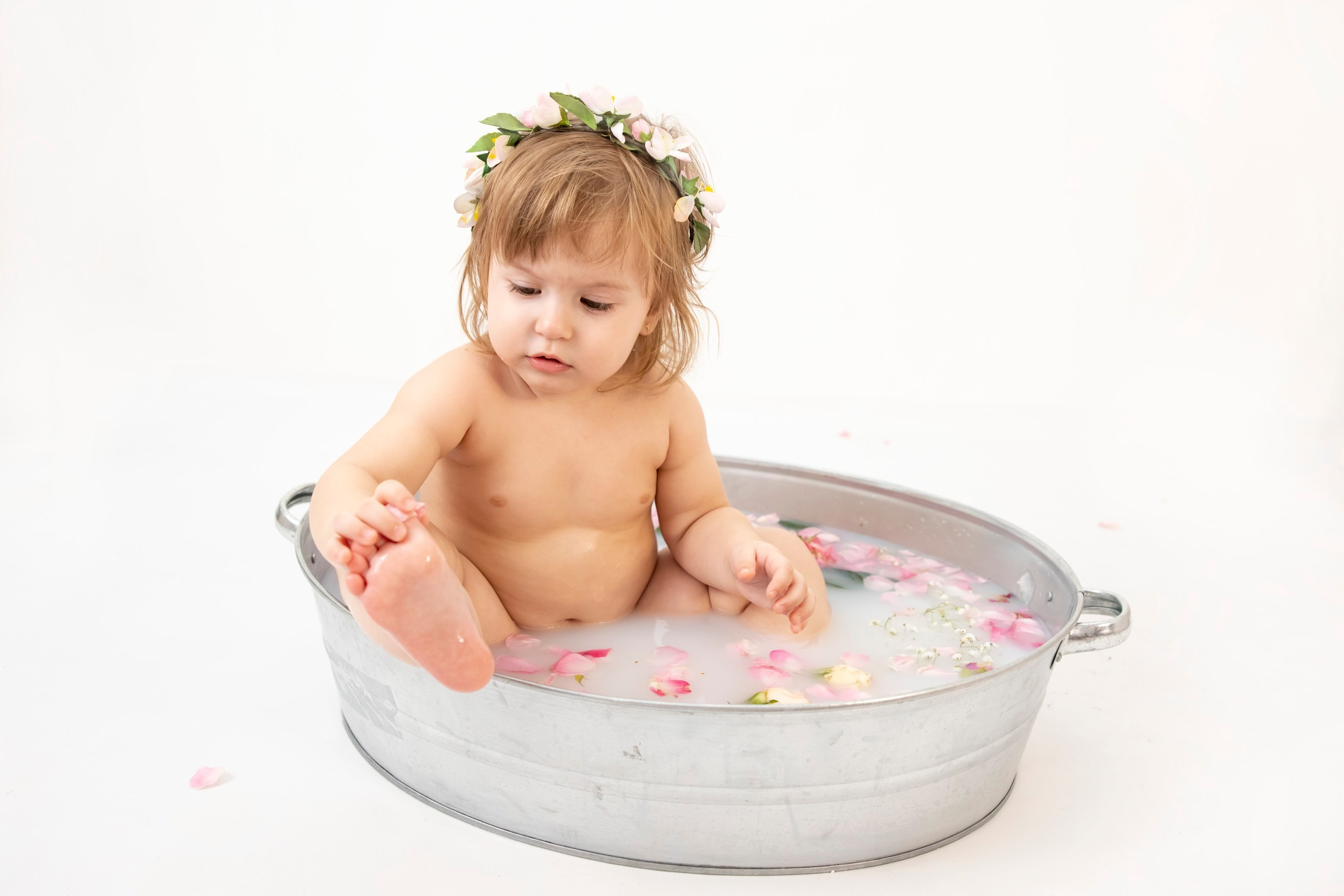 Фотосессия купания в молочной ванне (1). Фотокрошка — детская фотостудия в Новосибирске