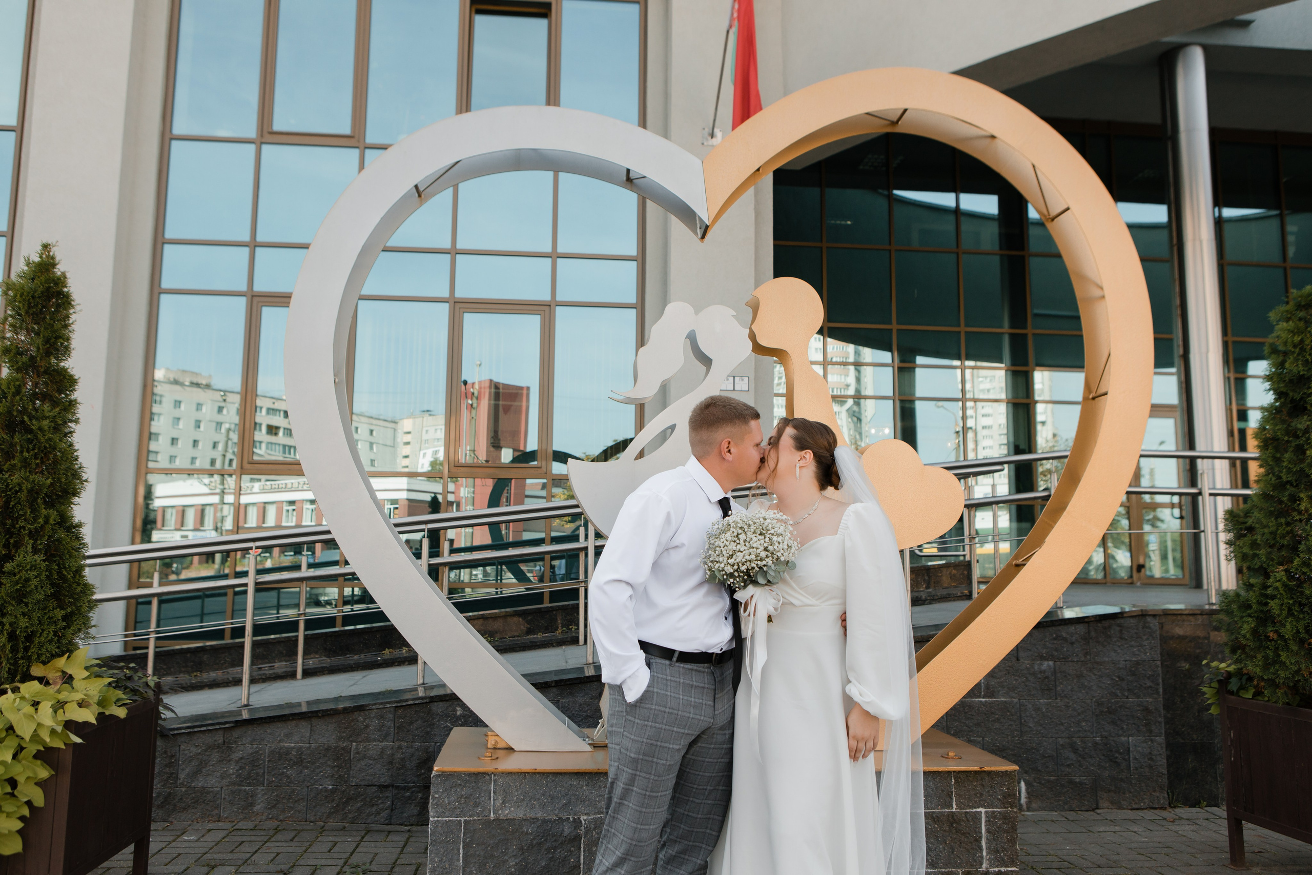 Отдел ЗАГС Администрации Московского района. Видеосъемка и фотосъемка свадеб. Фотограф и оператор на свадьбу. Видеосъемка подкастов, собственная видео-фотостудии. Предметная фотосъемка