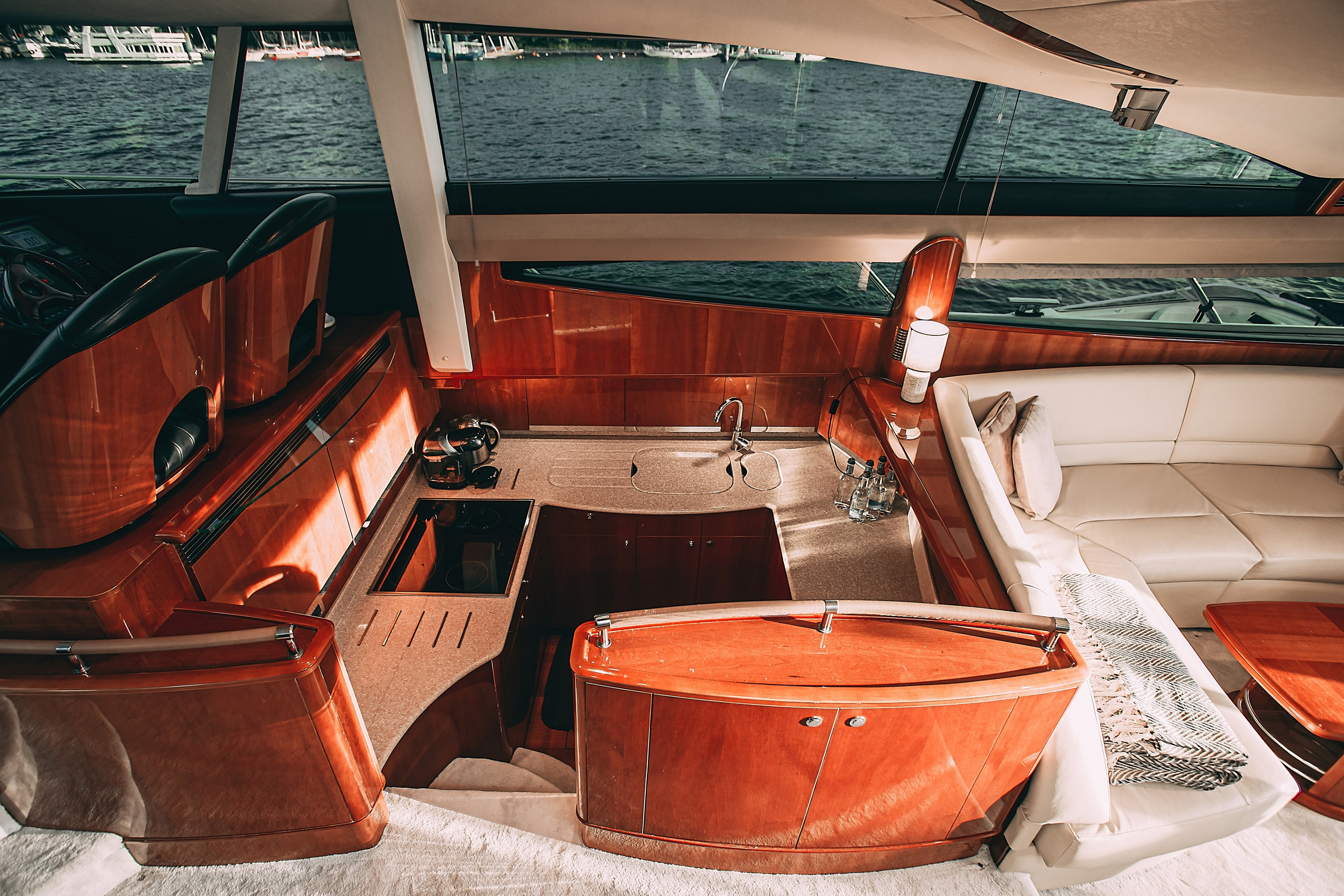 Яхта Princess 57 Esperanza. SPB Rent Boats|аренда катеров и теплоходов