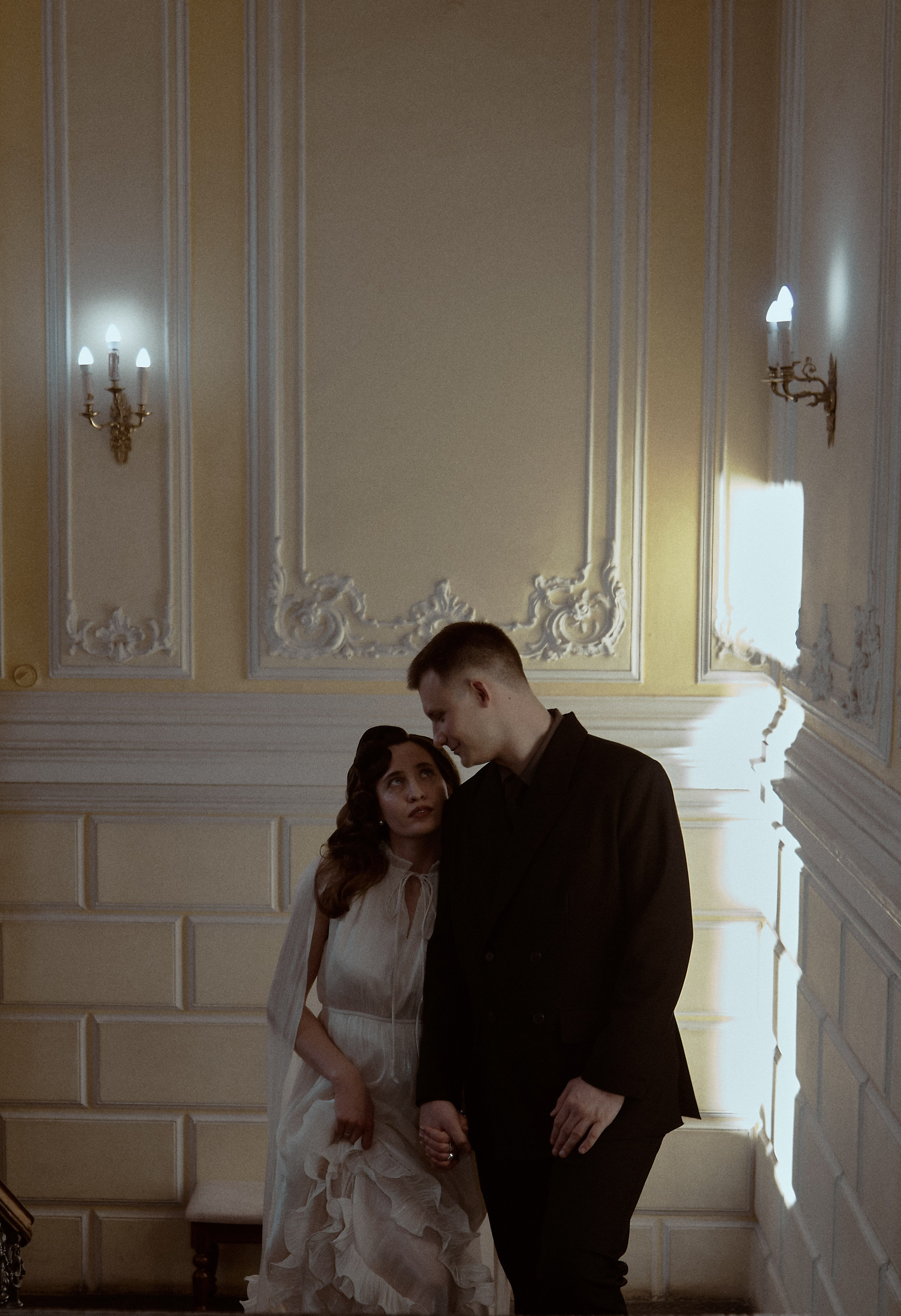 Свадебное лавстори в стенах библиотеки им. Пушкина. Свадебный фотограф в Москве Приятелева Ангелина