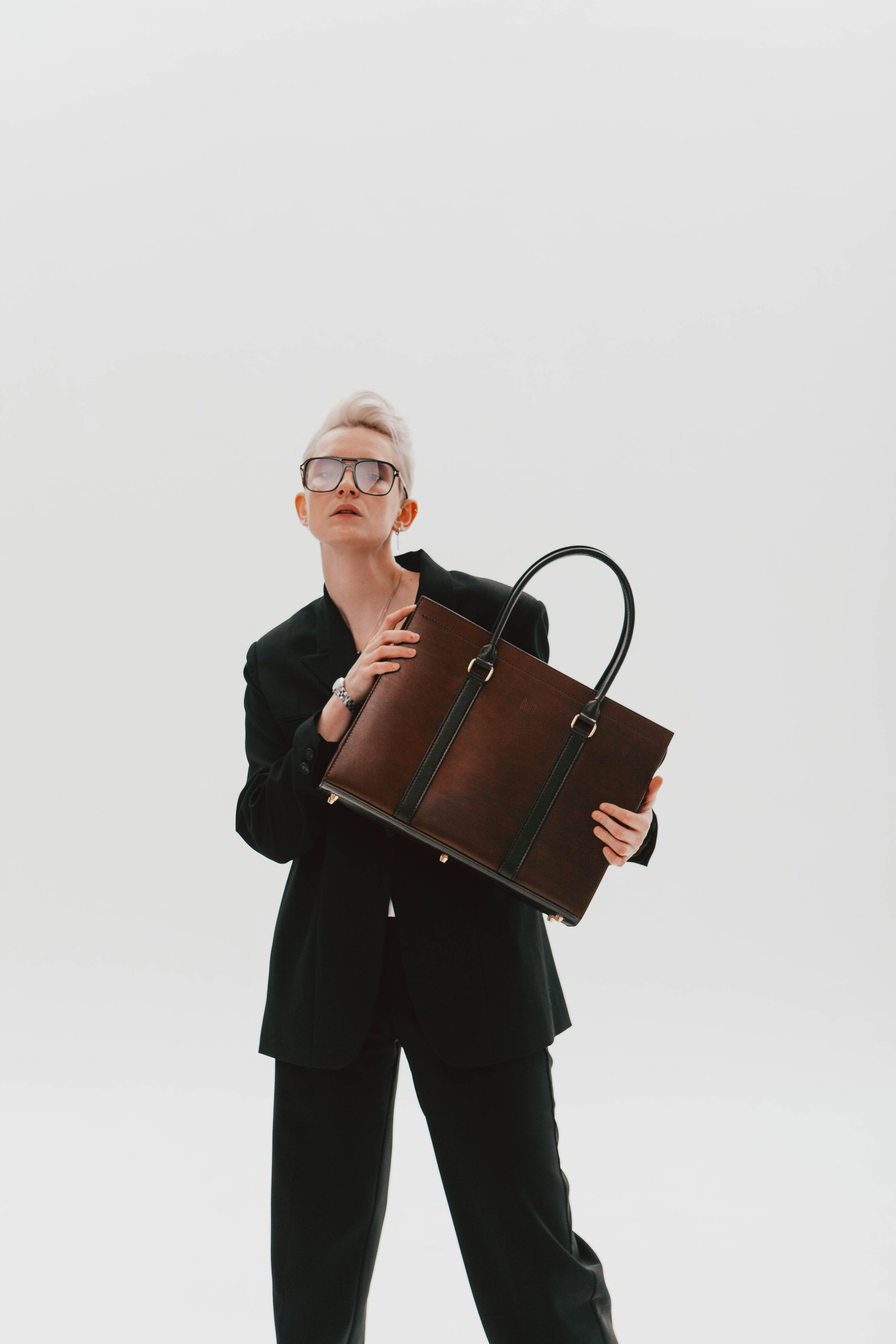 Анна Гречаная и изделие Дана Настаса 💼. Фотограф Ольга Крукле