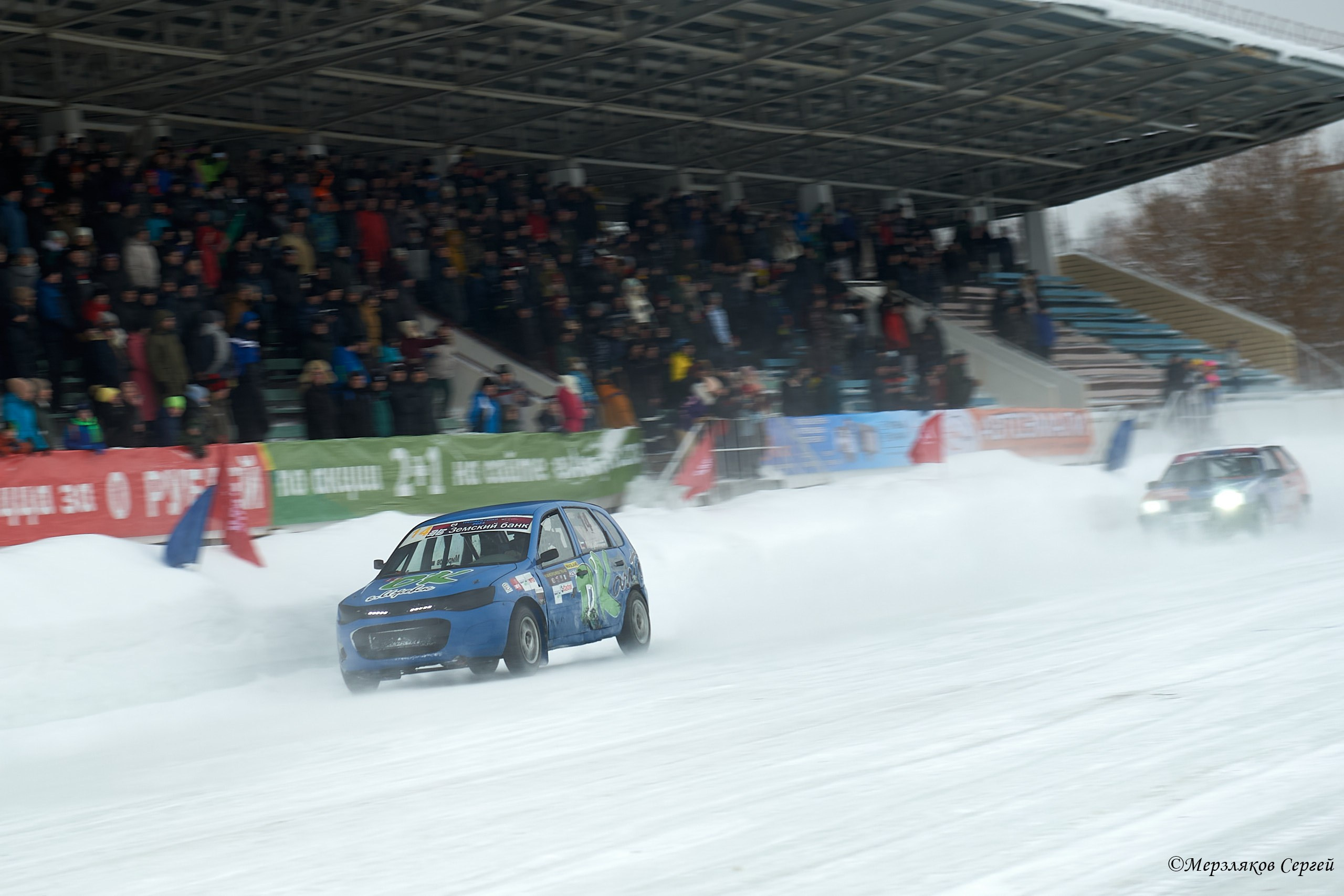 Трековые автогонки на льду Чемпионат России. Спортивный репортажный фотограф в Ижевске Сергей Мерзляков