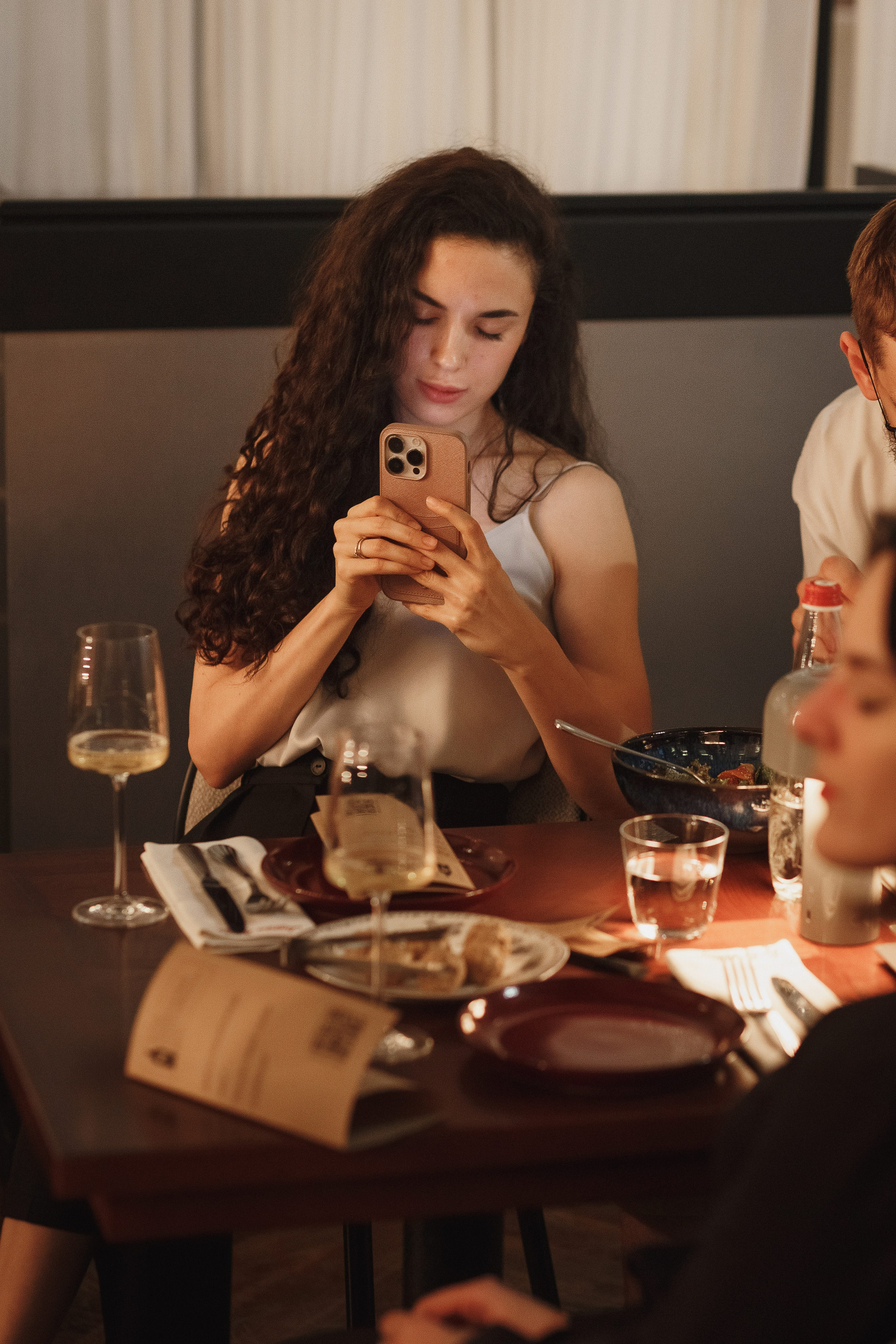 Фото клуба любителей российских вин в ресторане Мадам Ку-Ку, Таганрог. Свадебный и семейный фотограф в Таганроге Бакарюк Антон